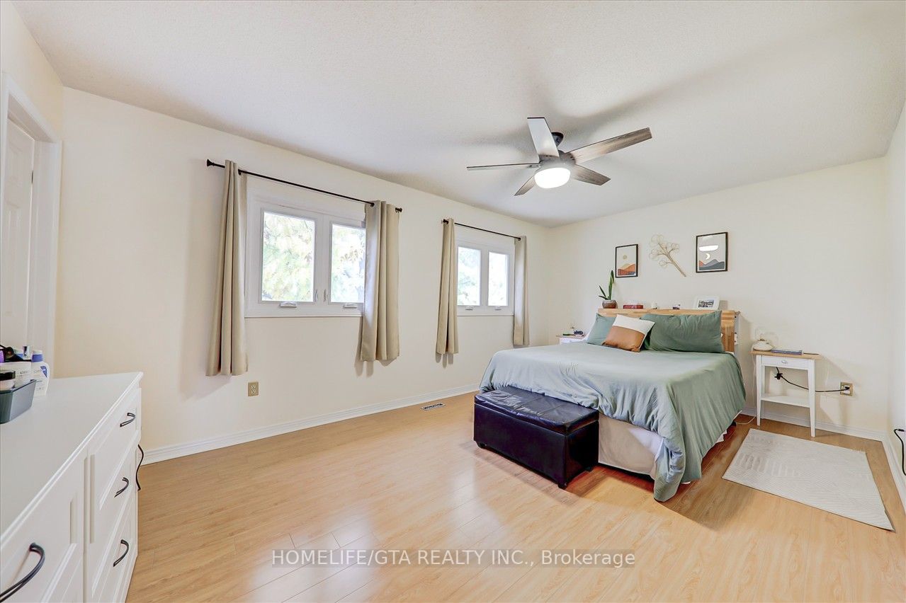 1010 Rowntree Cres