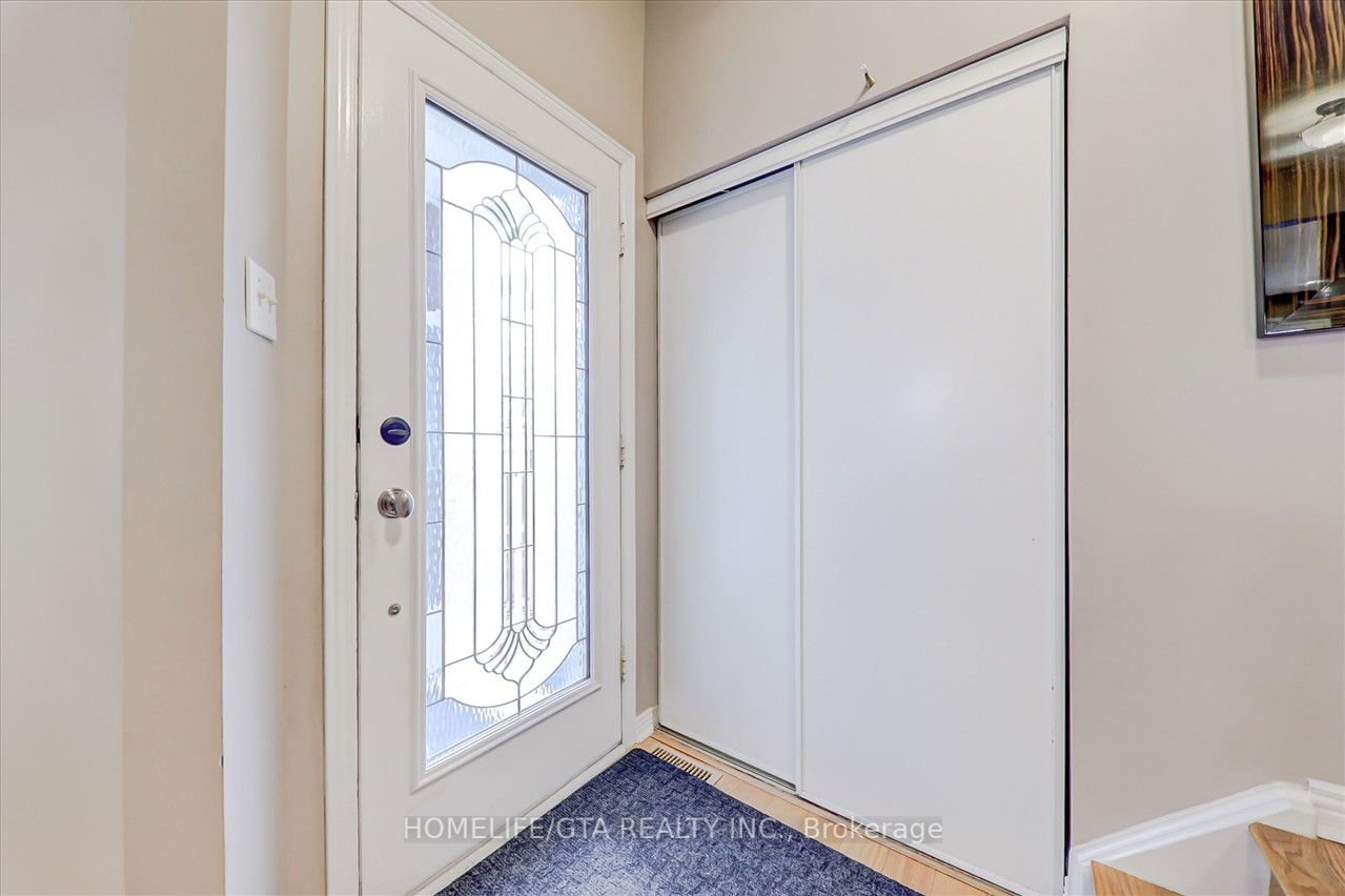 1010 Rowntree Cres