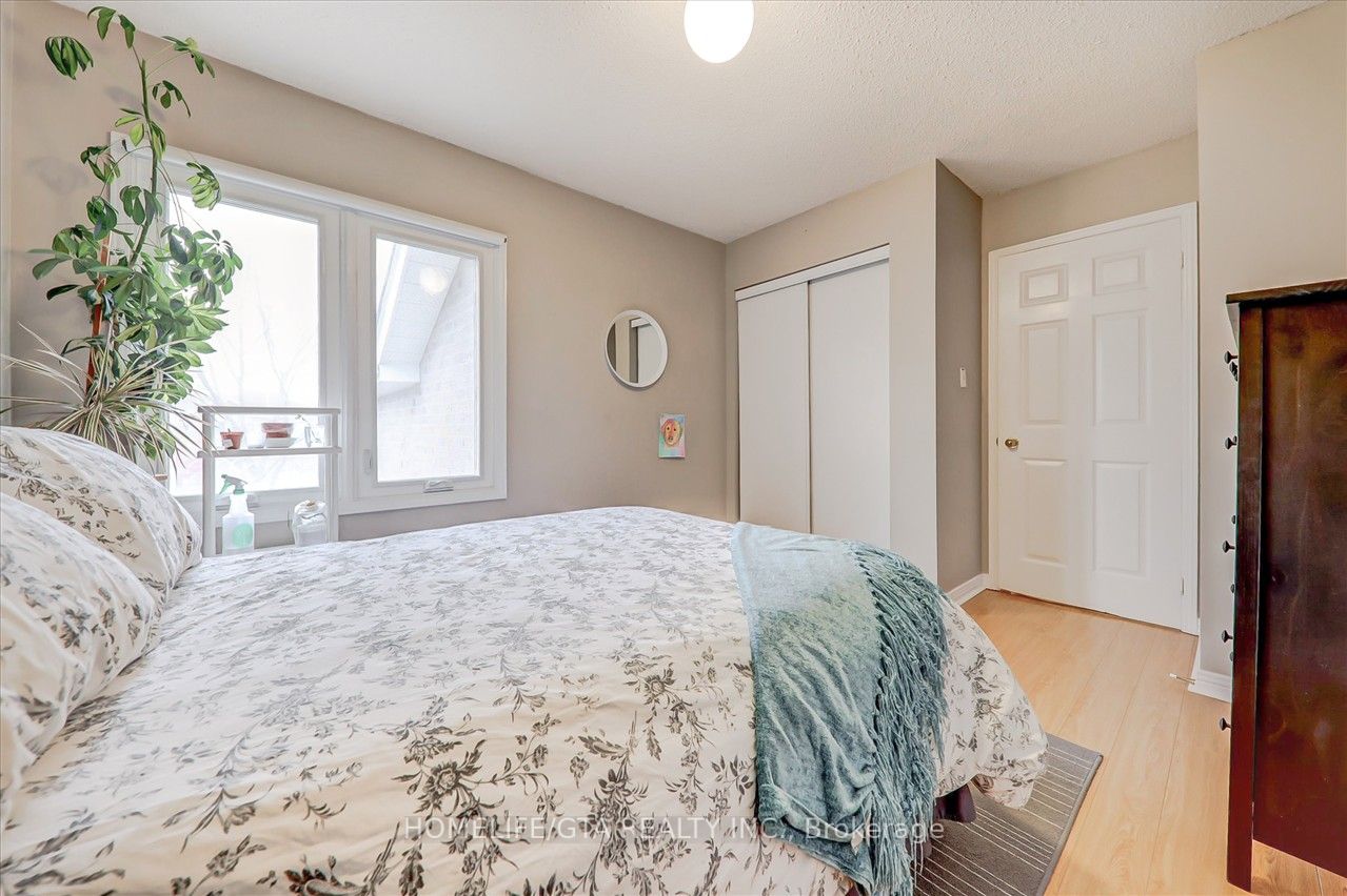 1010 Rowntree Cres