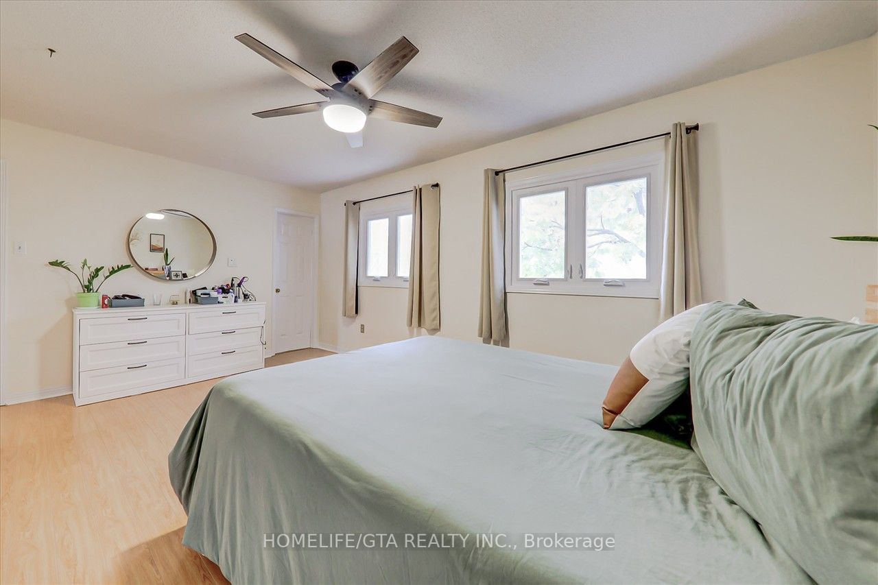 1010 Rowntree Cres