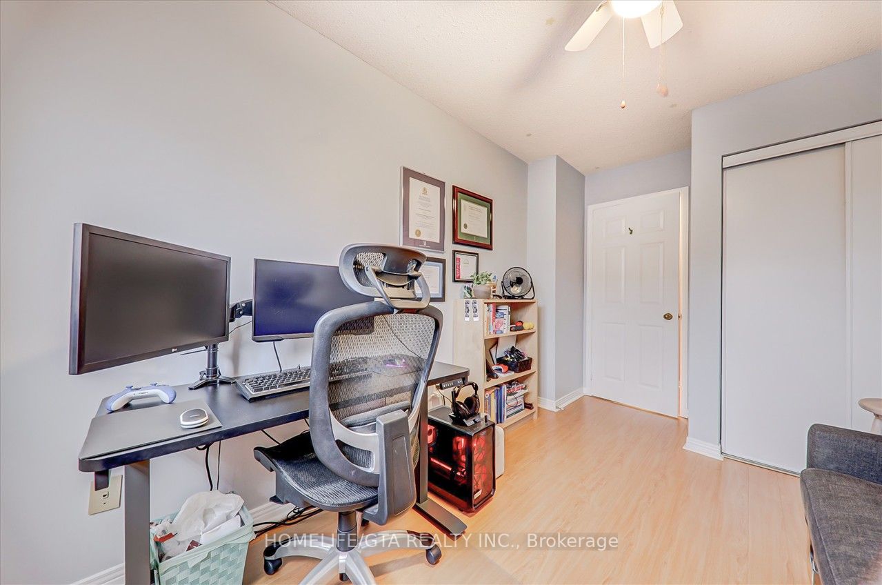 1010 Rowntree Cres