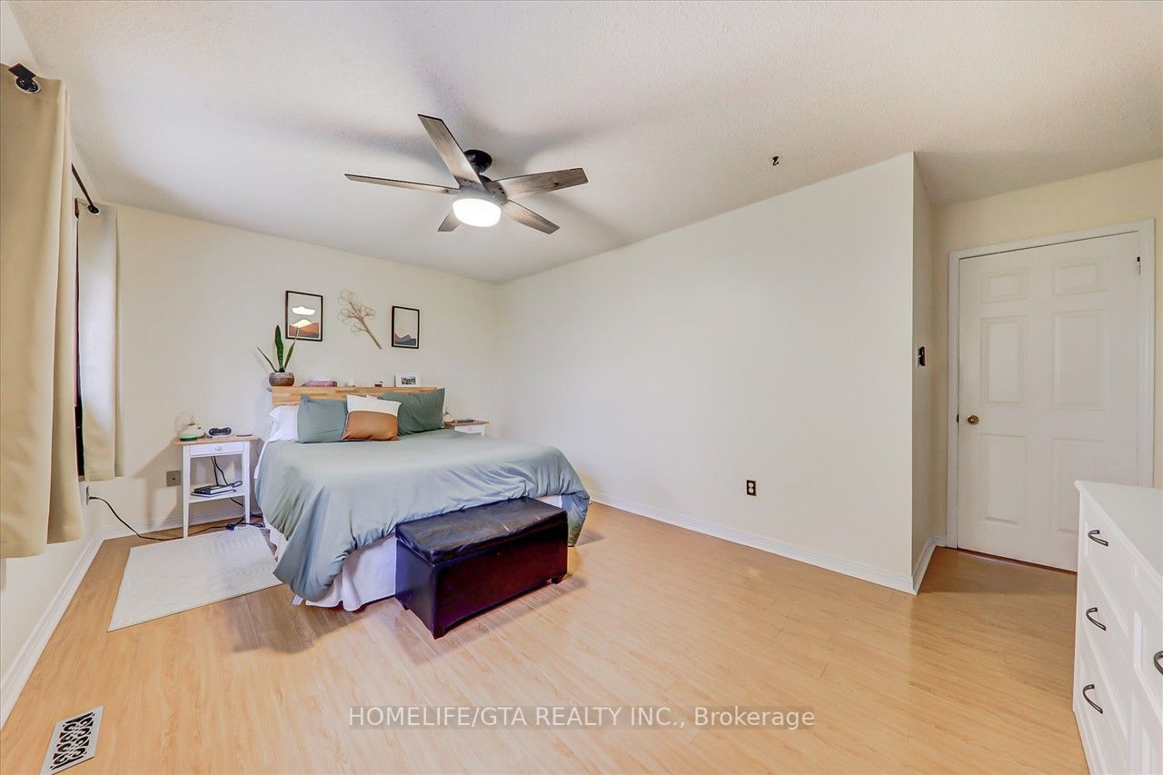 1010 Rowntree Cres
