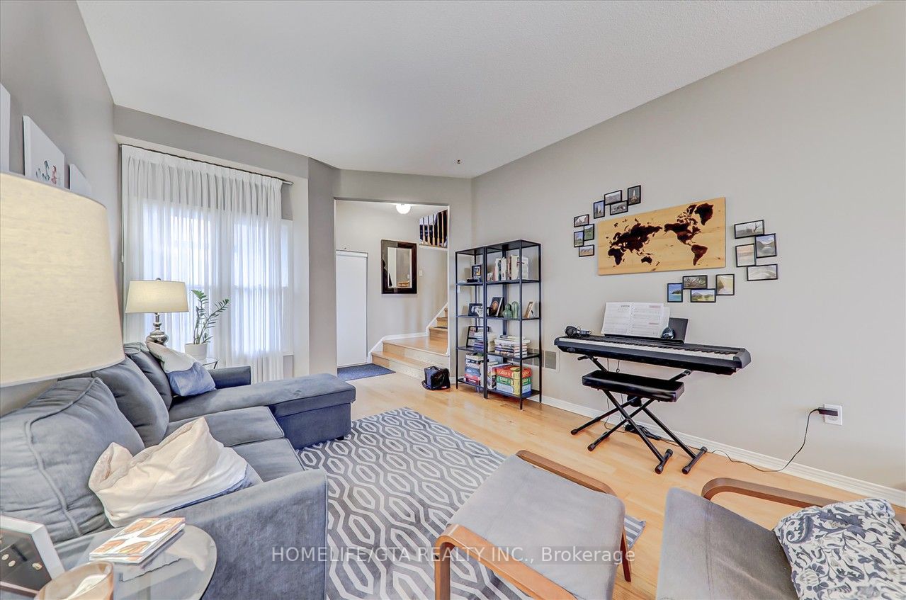 1010 Rowntree Cres