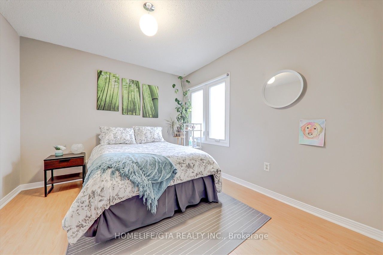 1010 Rowntree Cres