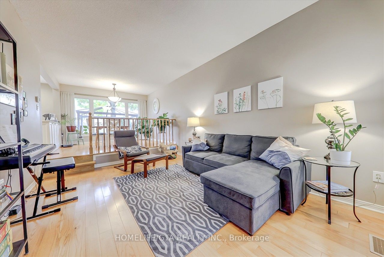 1010 Rowntree Cres