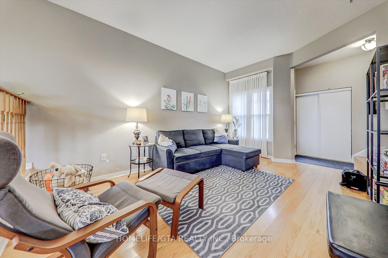 1010 Rowntree Cres