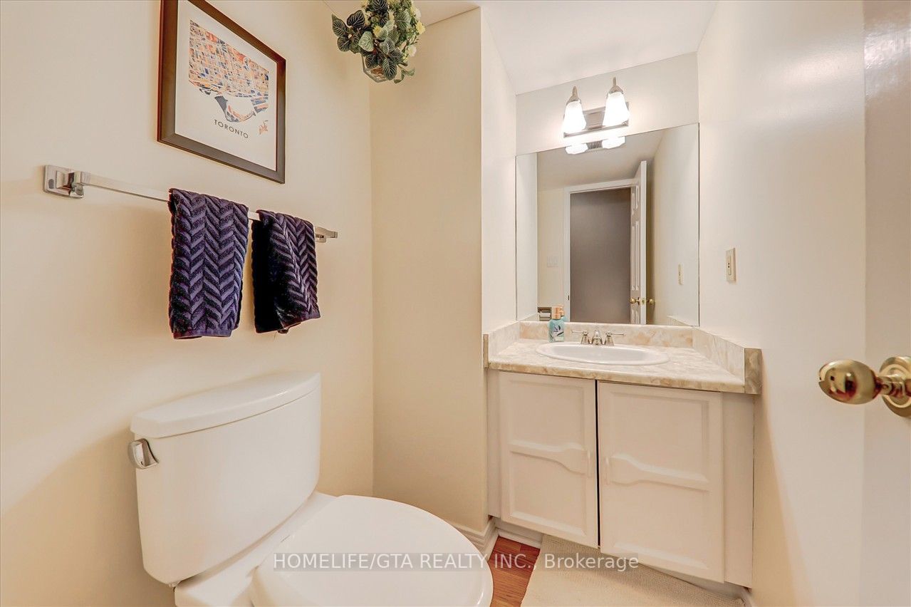 1010 Rowntree Cres