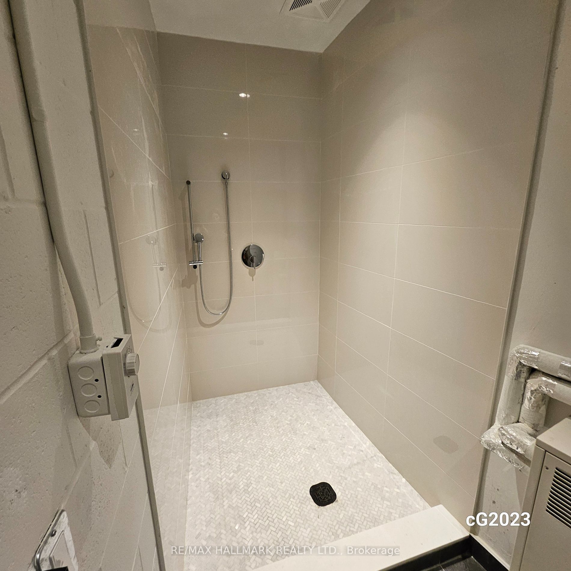 2369 Danforth Avenue, #403