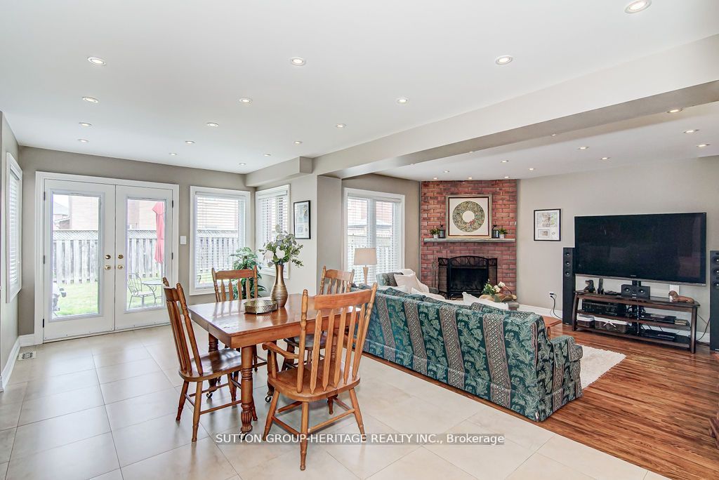 38 Howes St