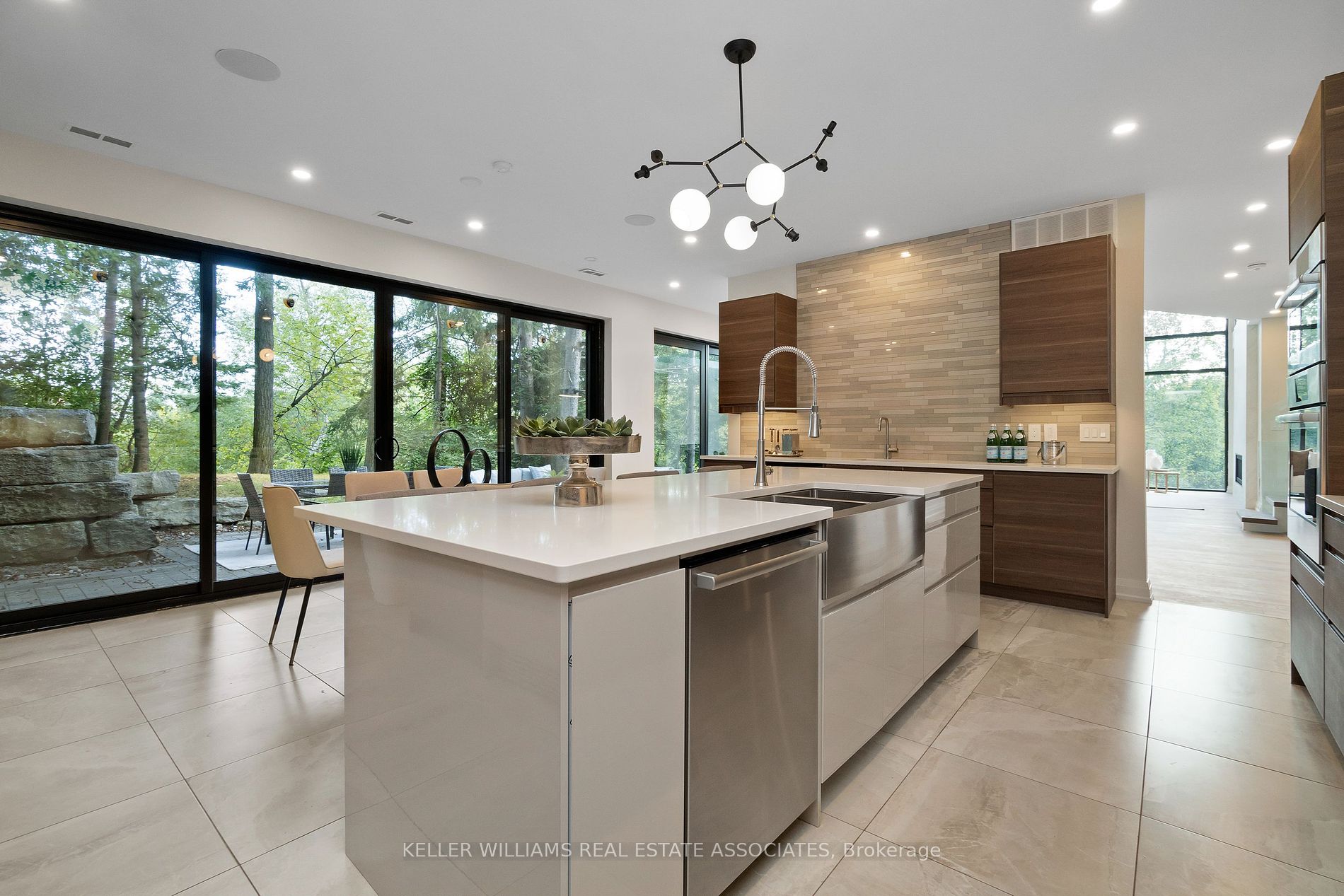 379 Woodgrange Ave