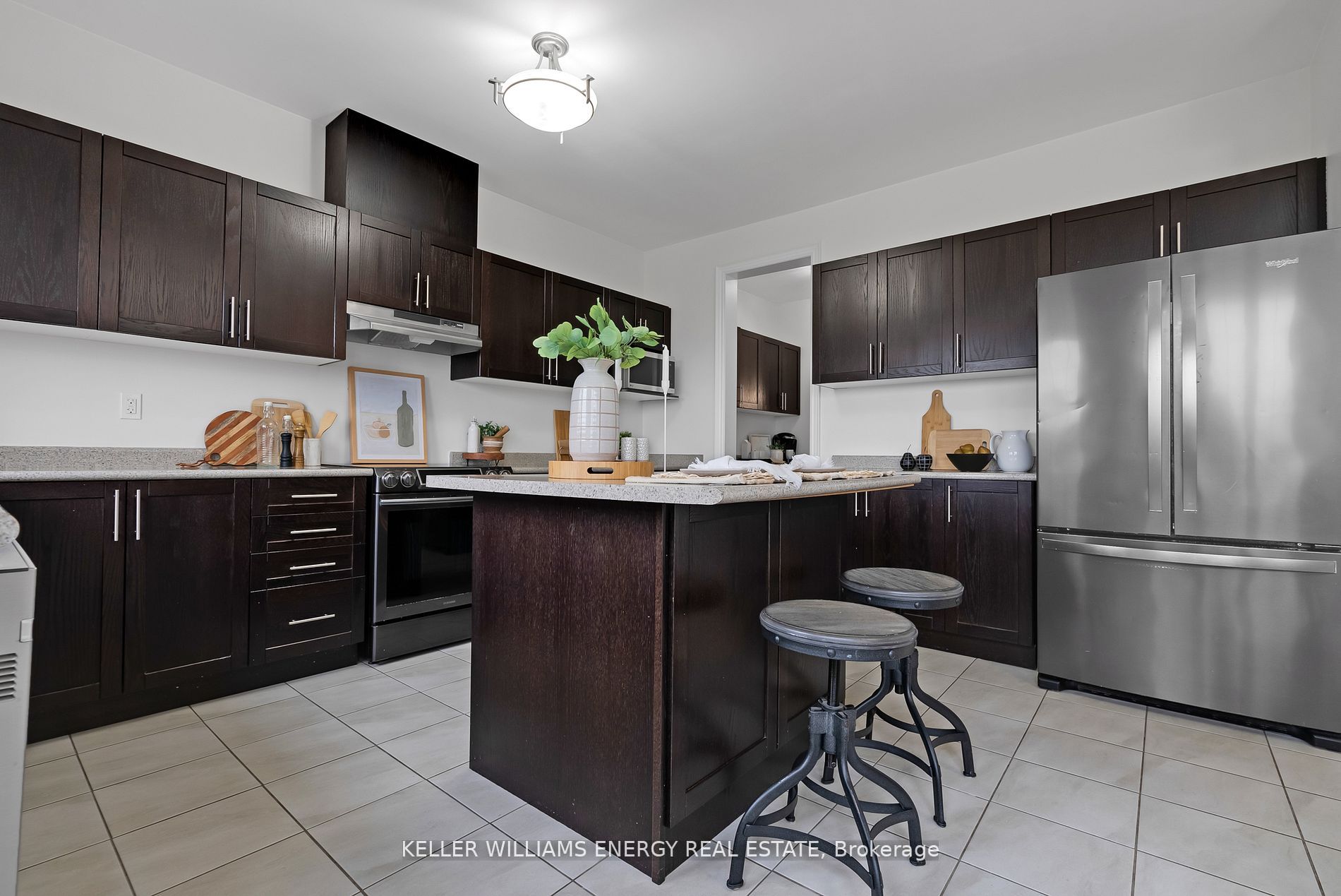 96 Whitehand Dr