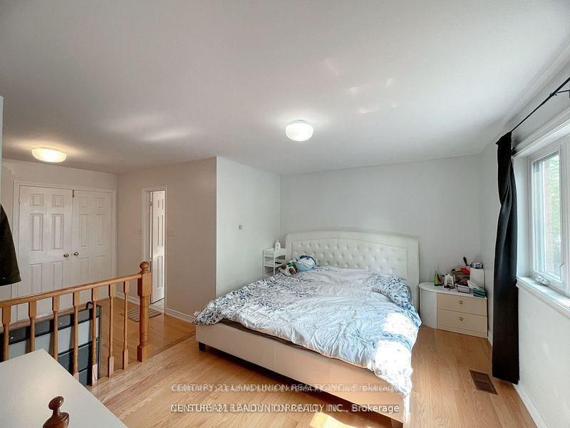 32 Staverton Crt E