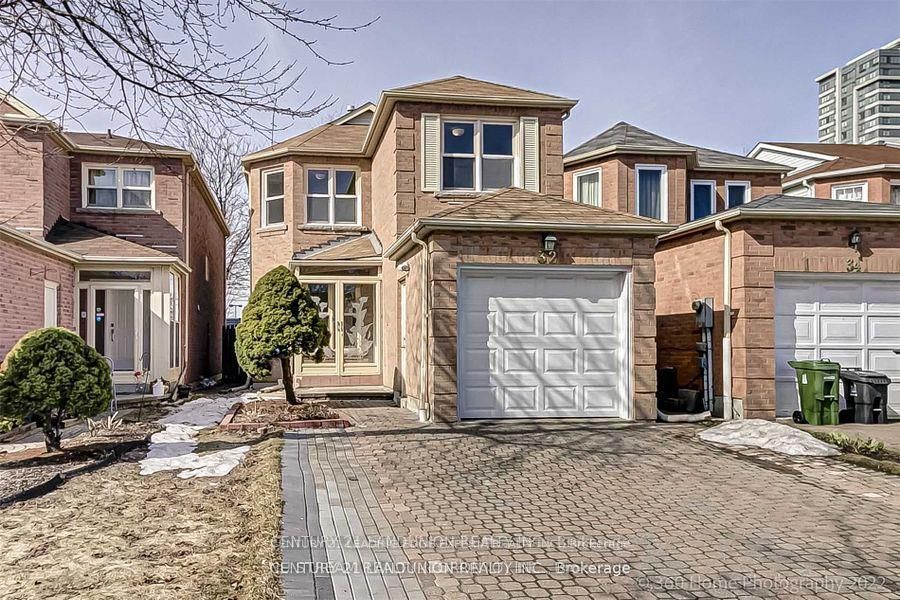32 Staverton Crt E