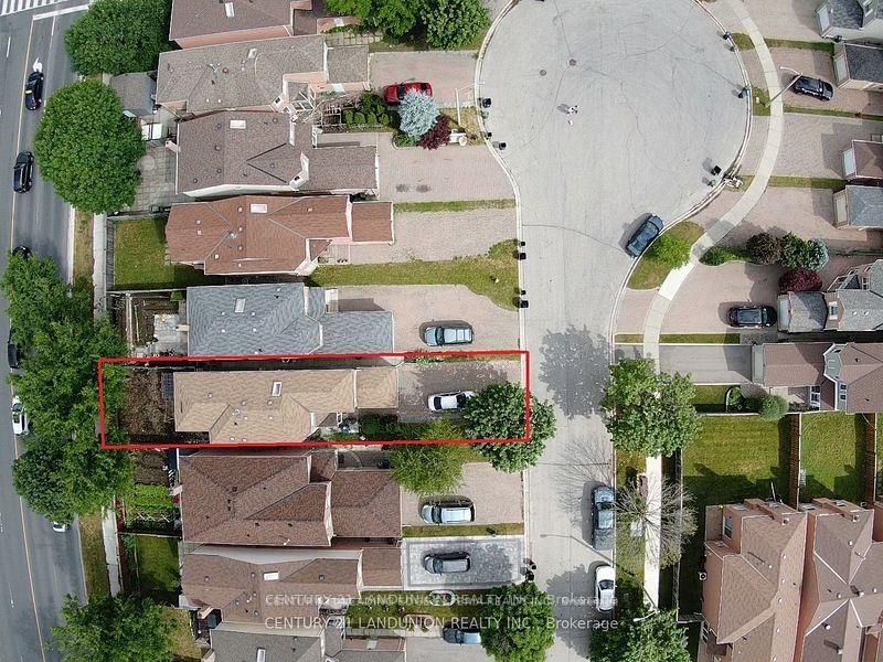 32 Staverton Crt E