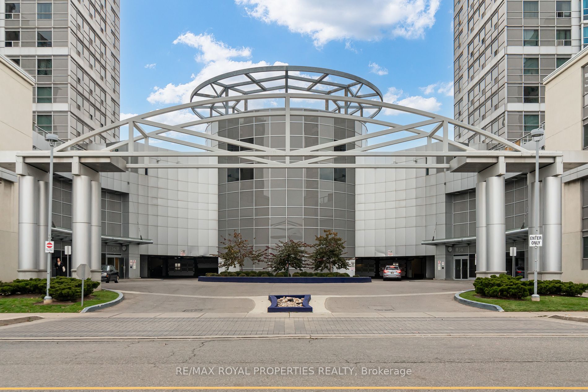 36 Lee Centre Drive, #1502