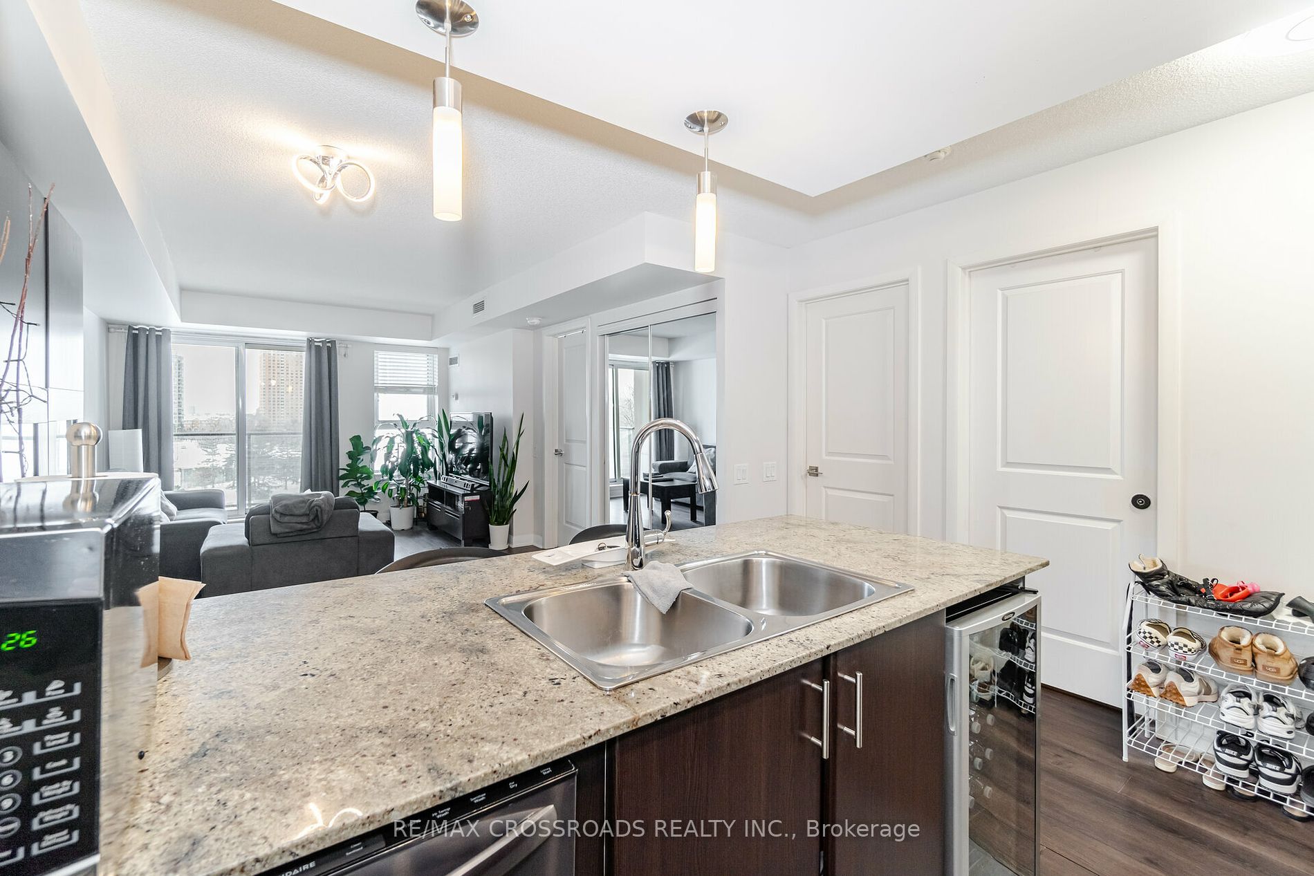 190 Borough Dr, #809