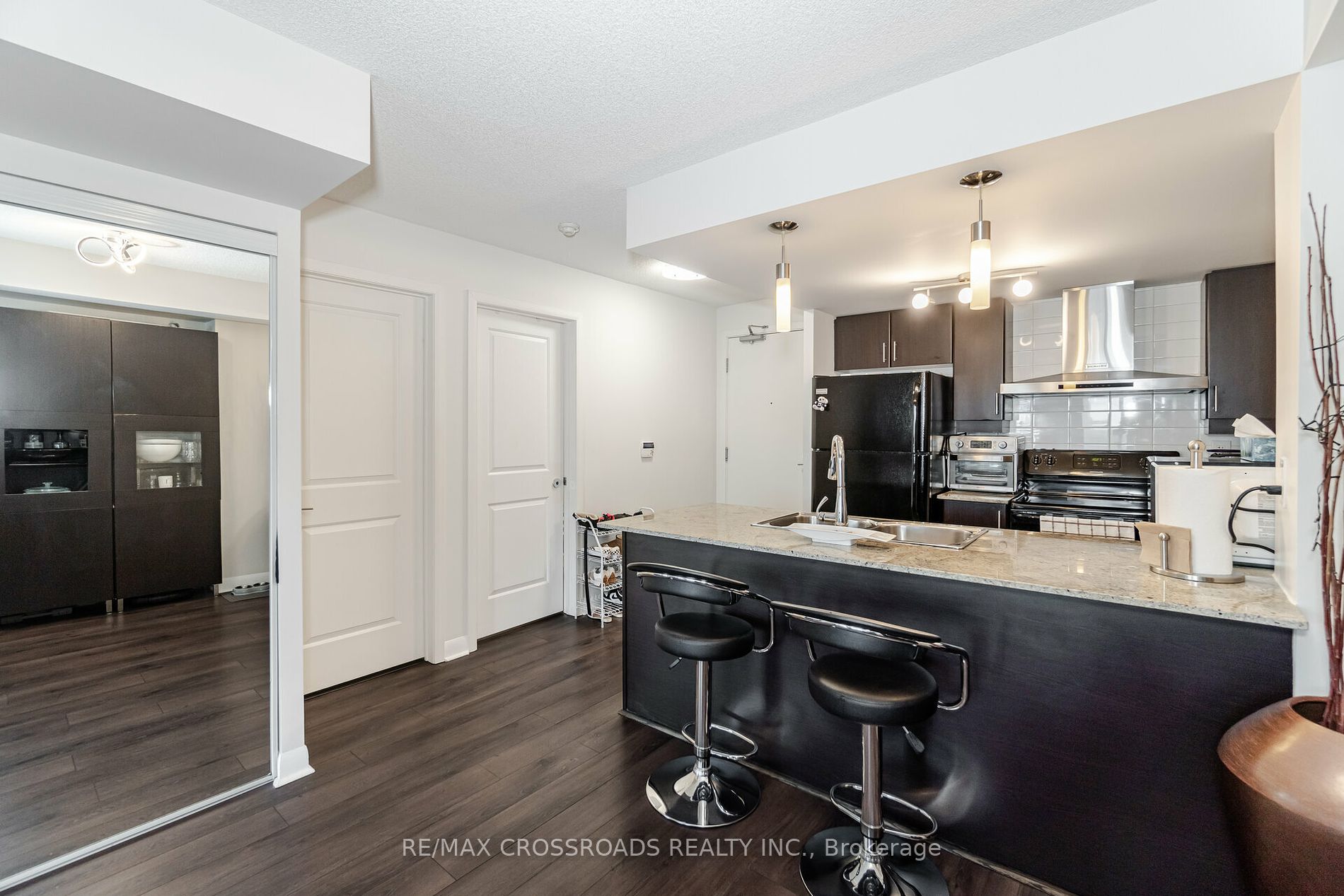 190 Borough Dr, #809