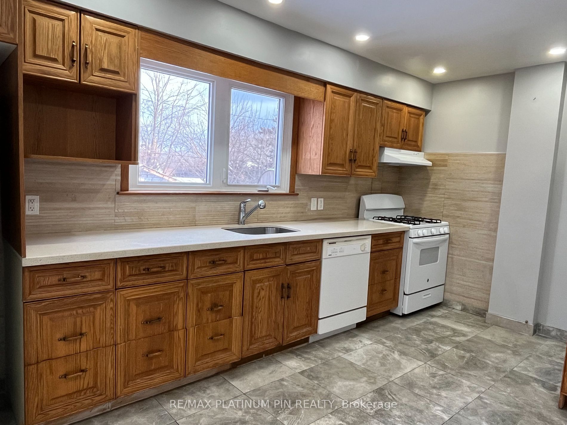 23 Heatherwood Rd