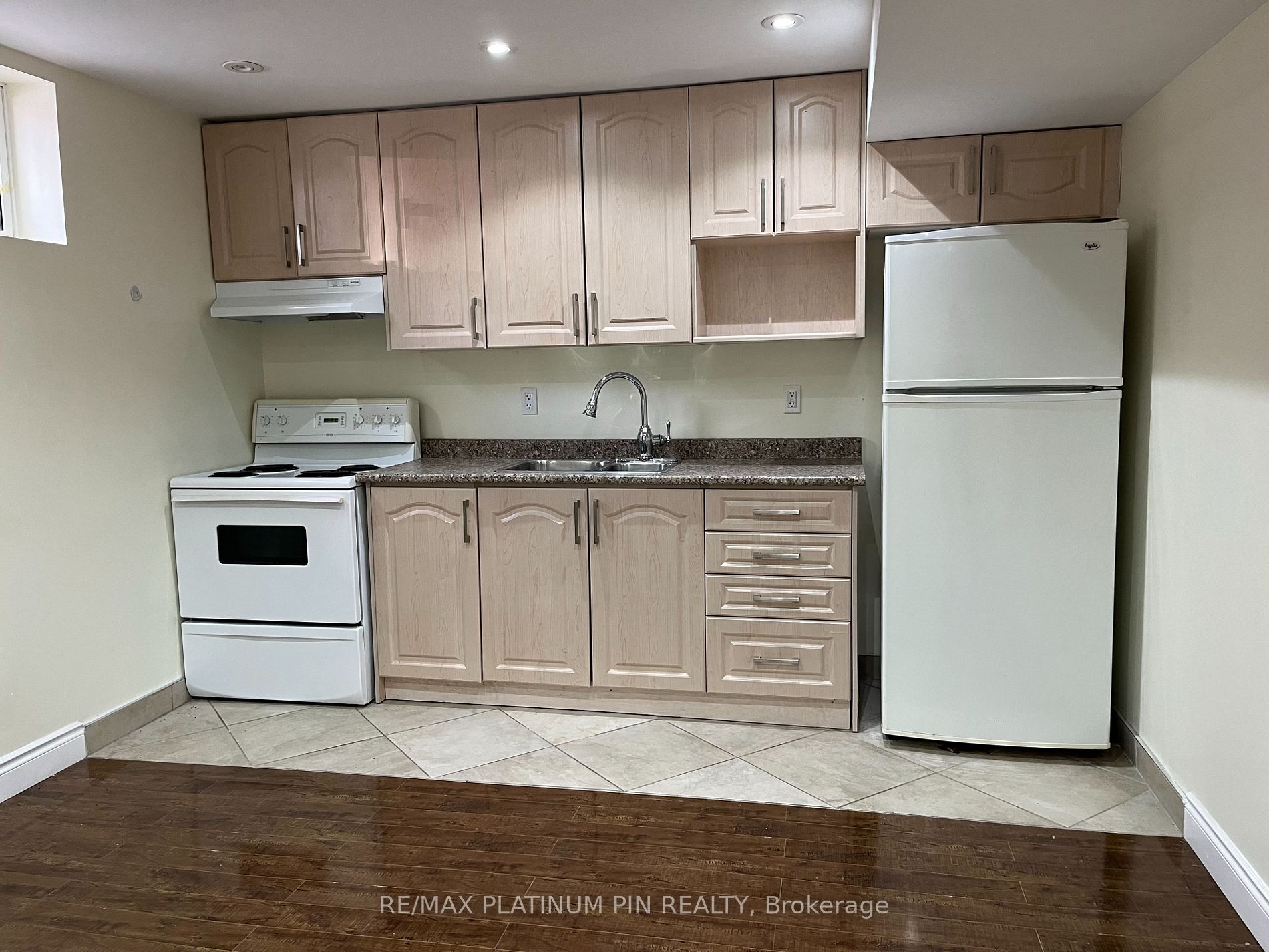 23 Heatherwood Rd