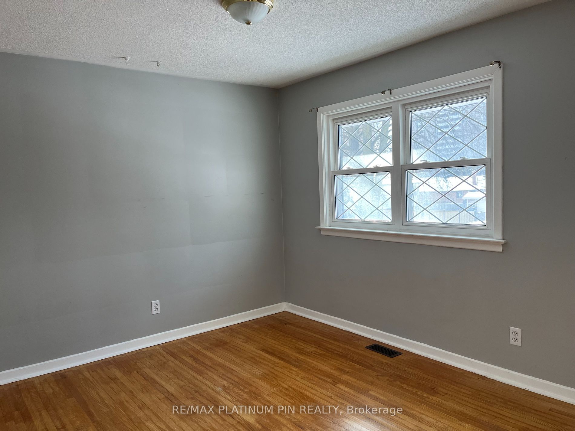 23 Heatherwood Rd