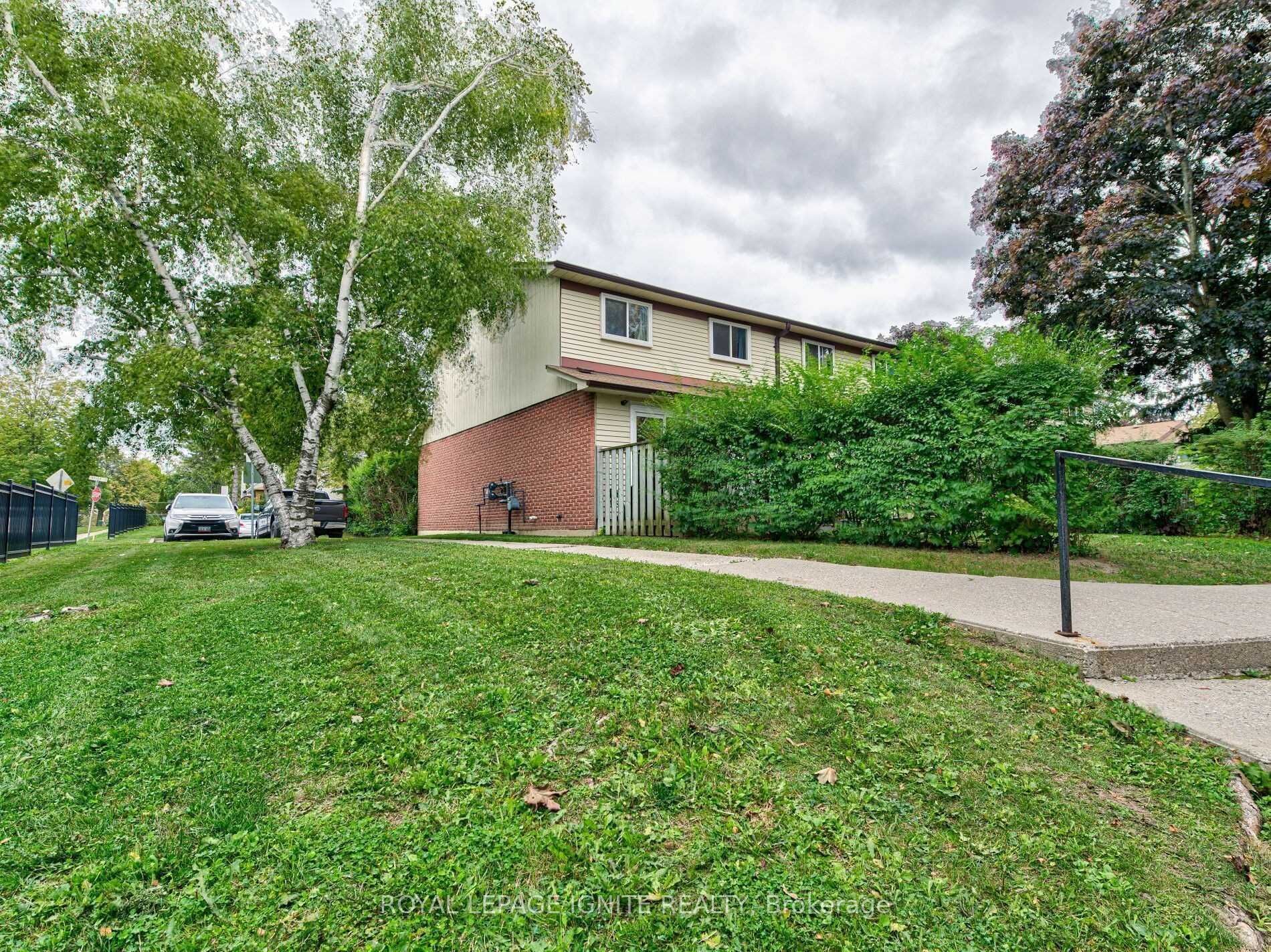 31 Parker Cres, #17