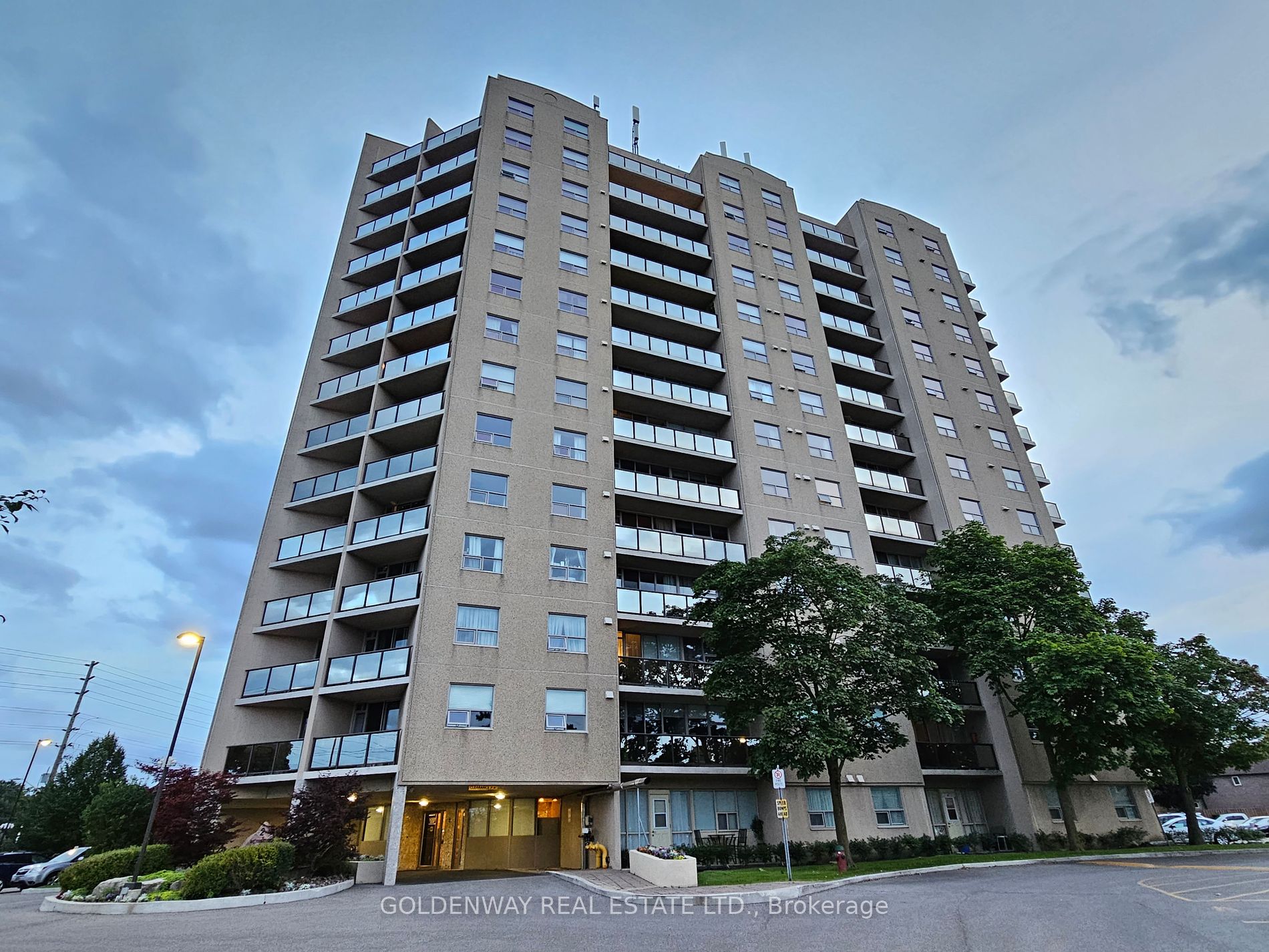 2 Westney Rd N, #1204