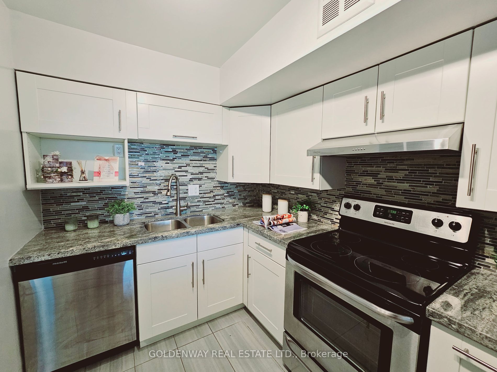 2 Westney Rd N, #1204