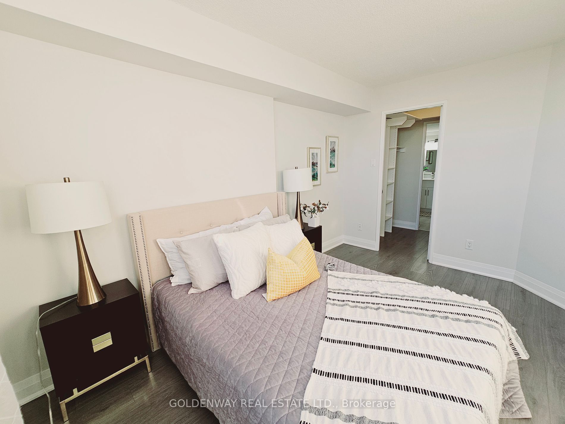 2 Westney Rd N, #1204