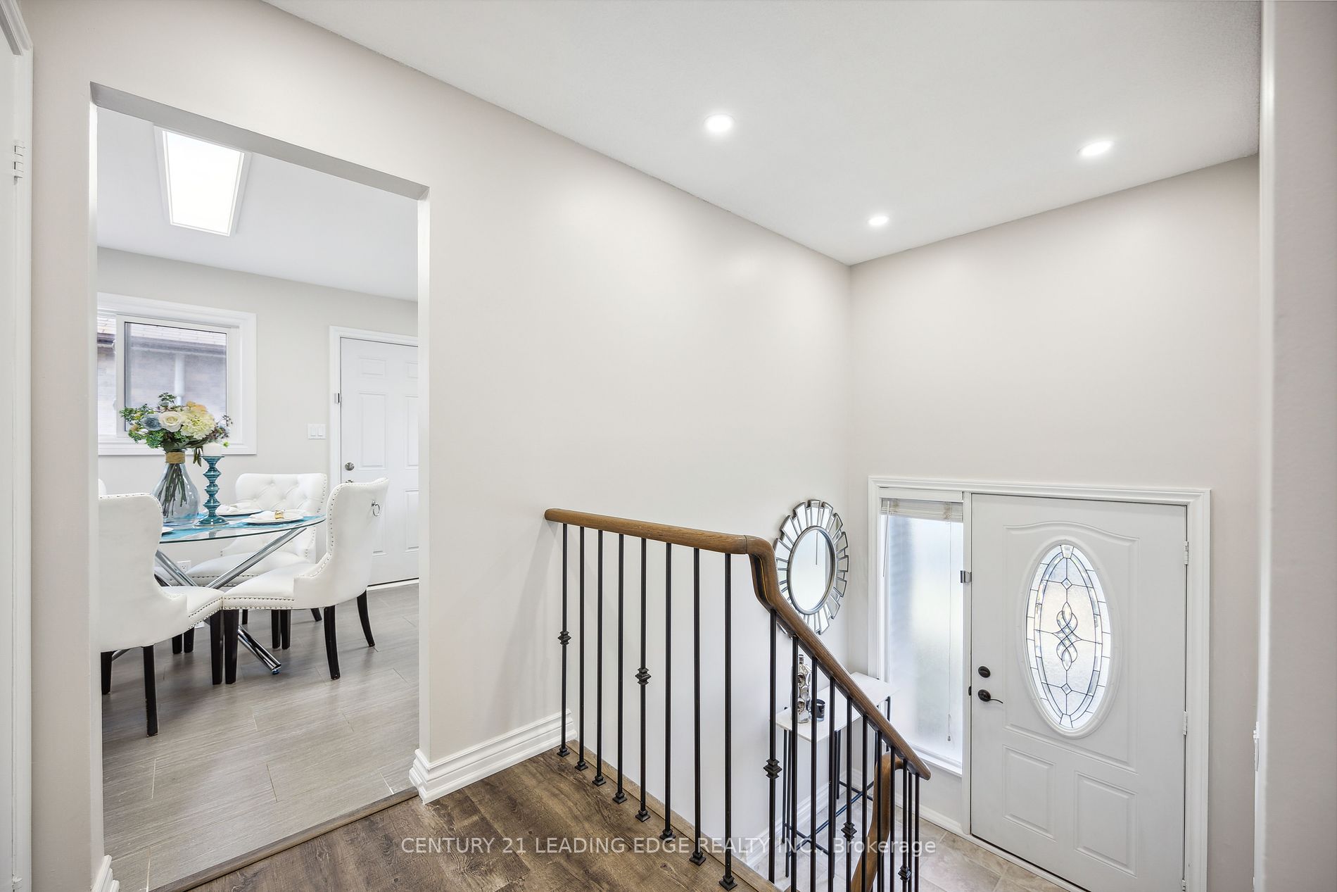 961 Roundelay Drive
