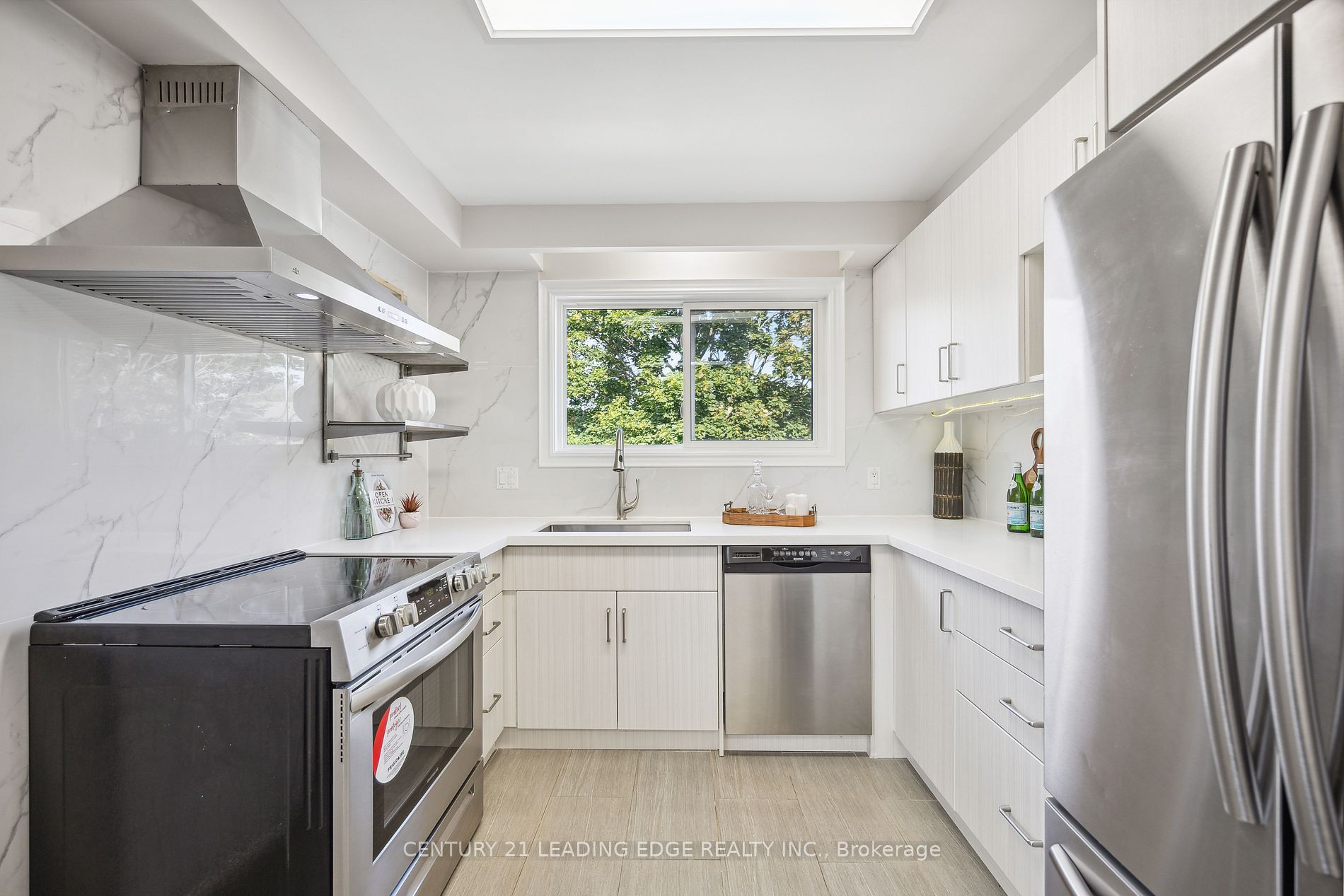 961 Roundelay Drive