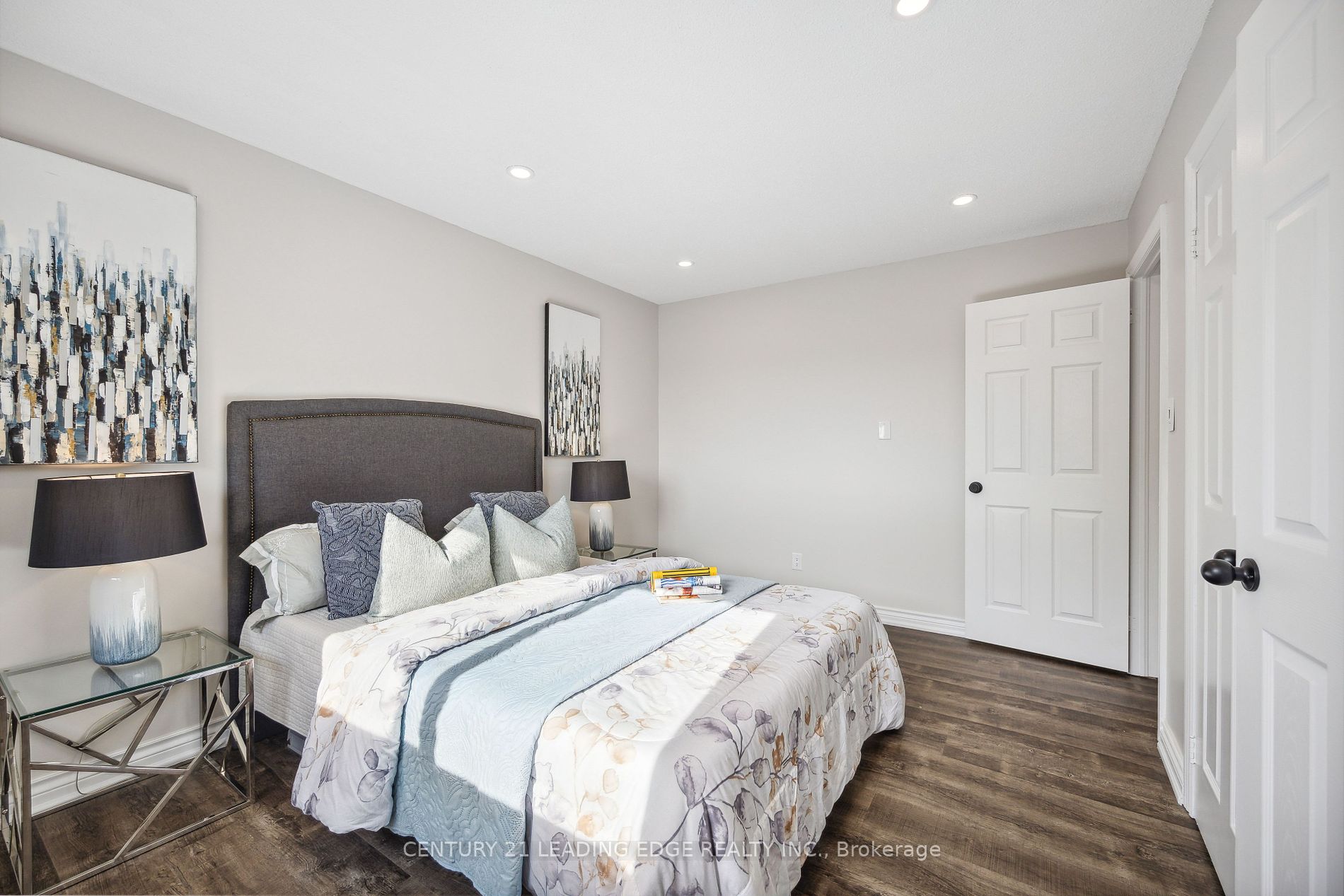 961 Roundelay Drive