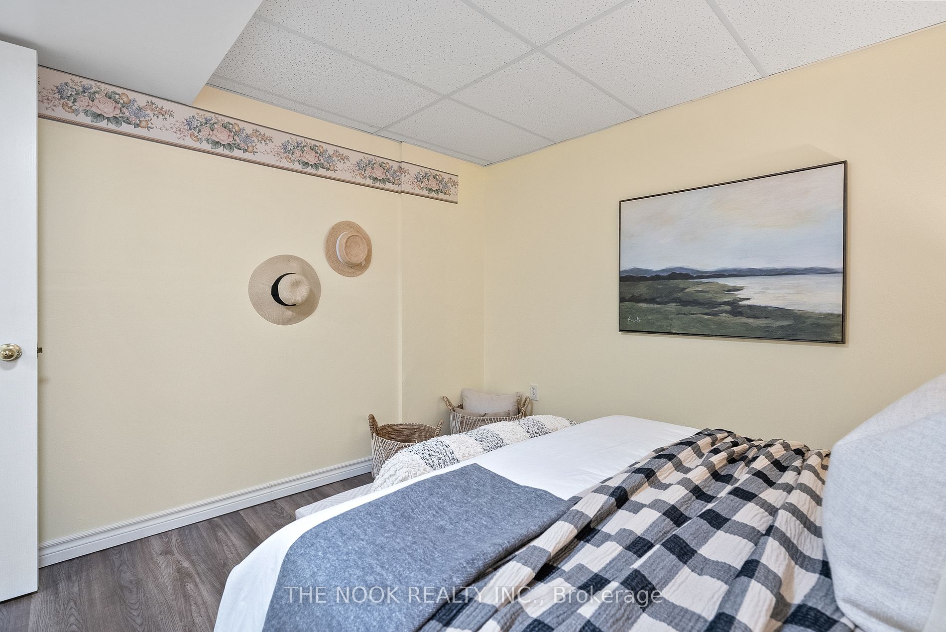 100 Mcfeeters Cres