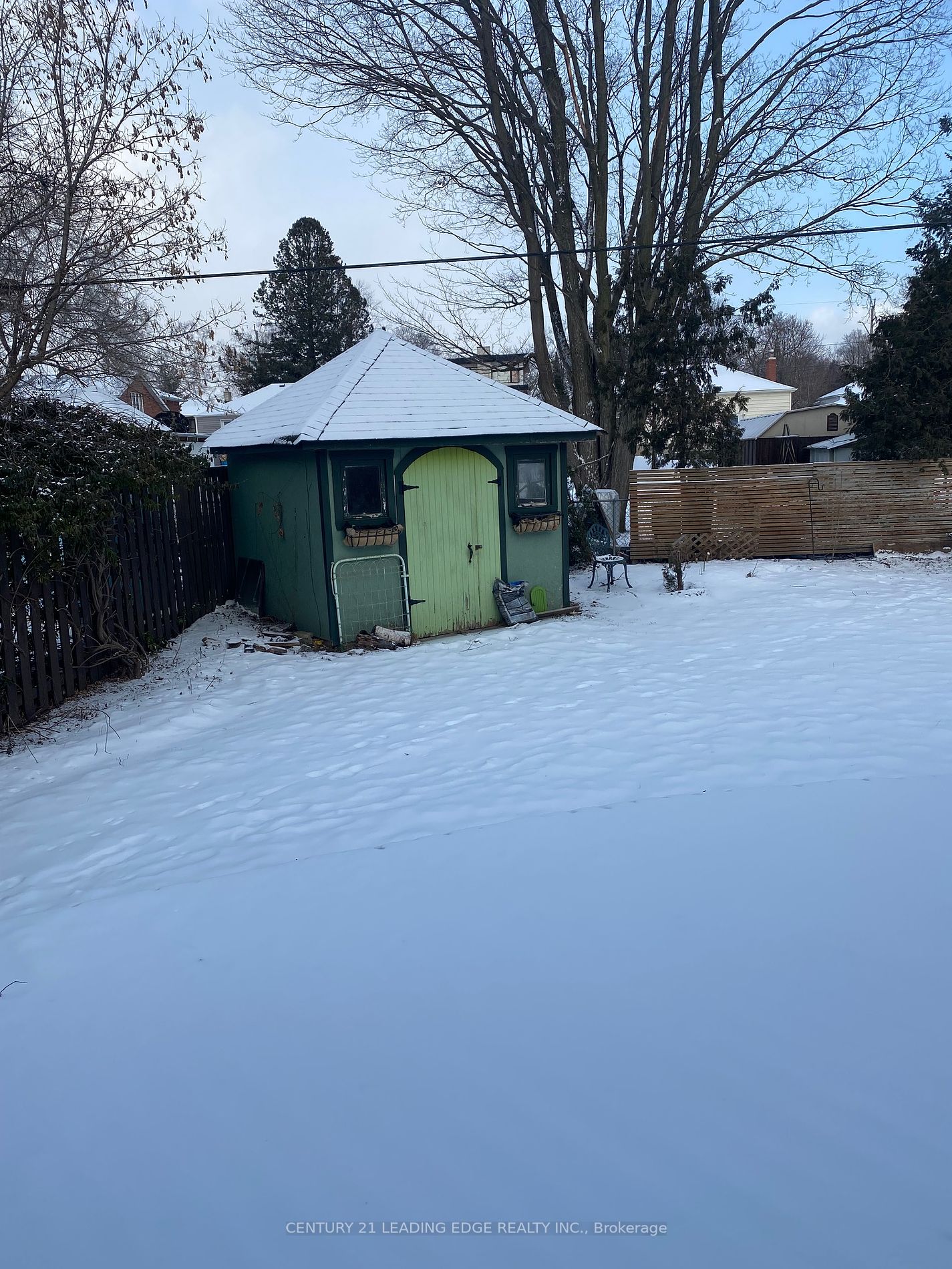 1233 Canborough Cres