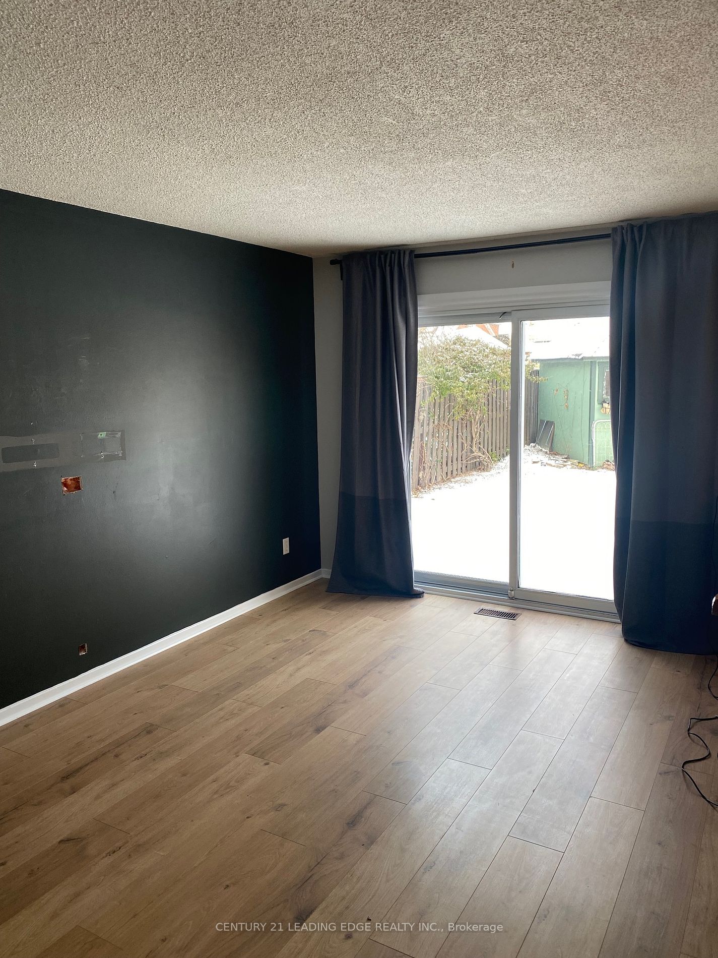 1233 Canborough Cres