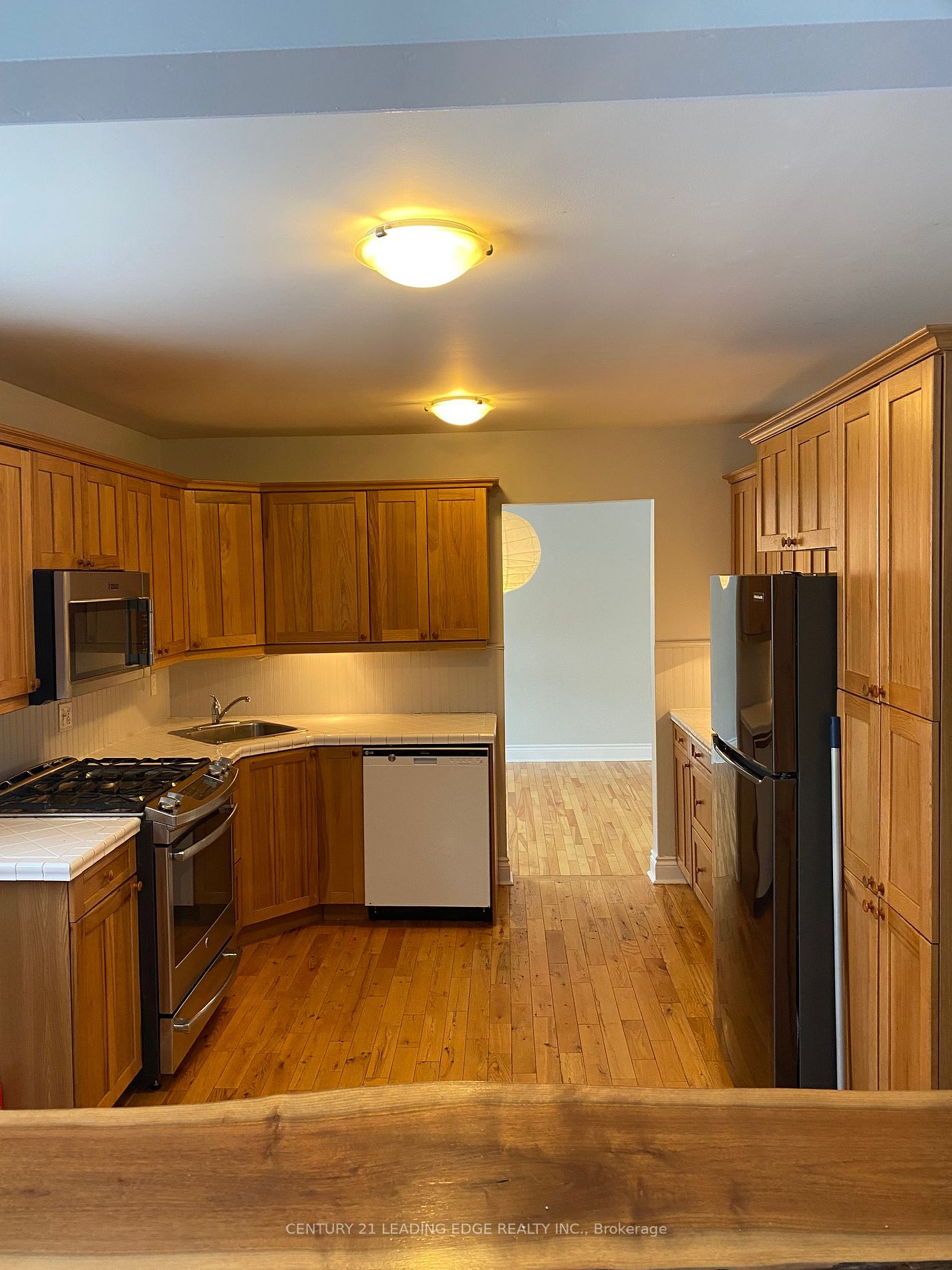 1233 Canborough Cres
