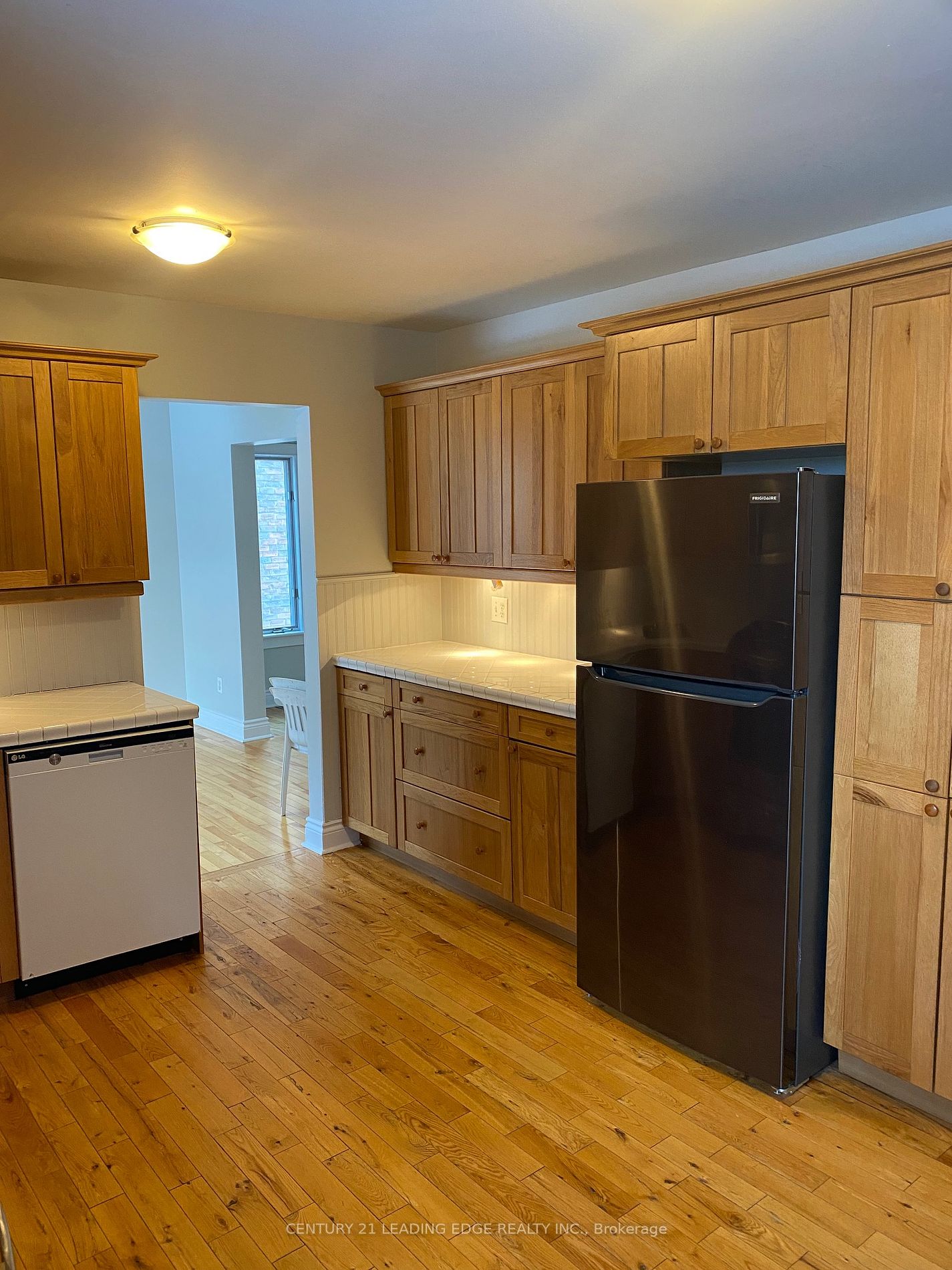 1233 Canborough Cres