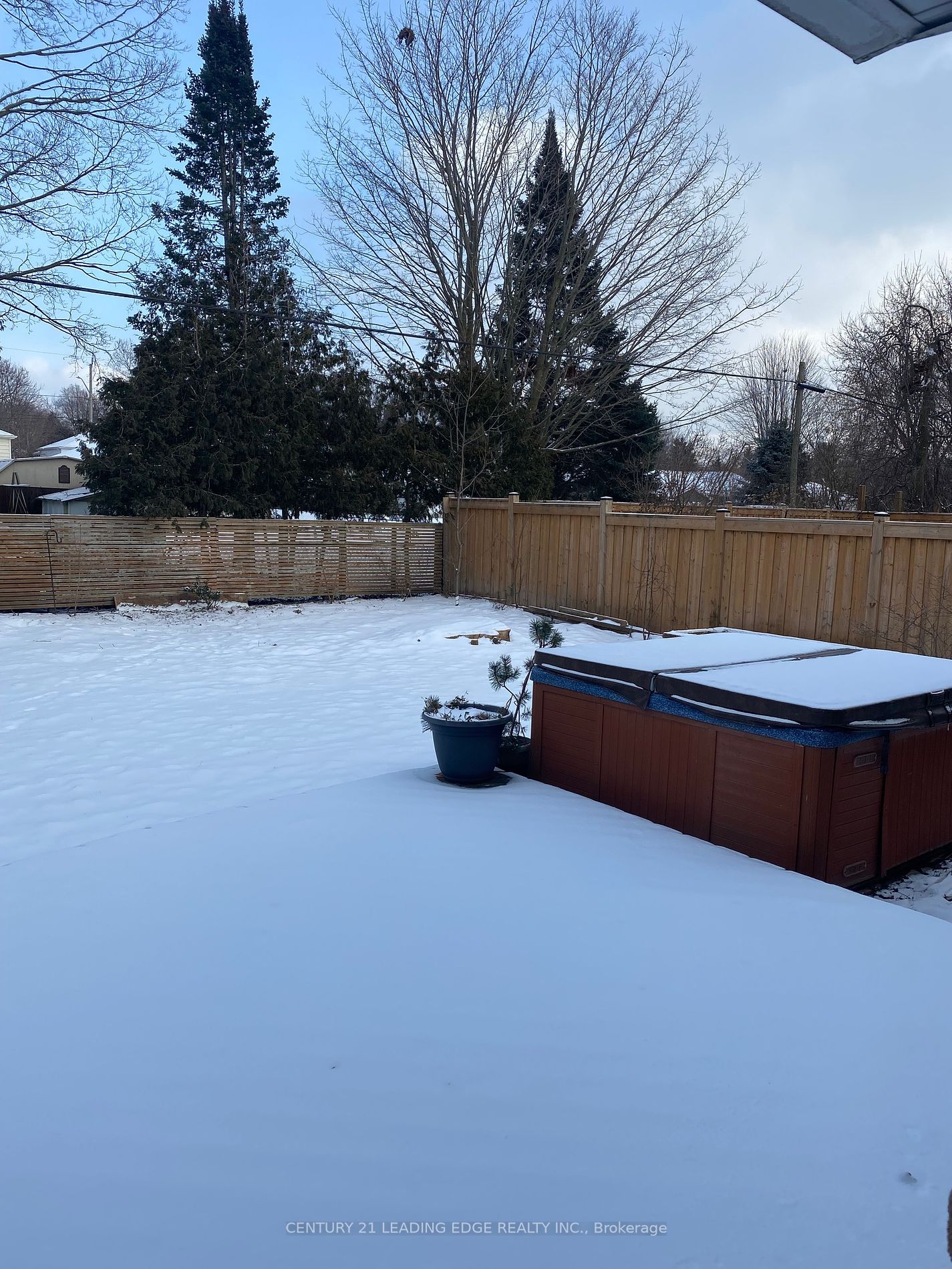 1233 Canborough Cres