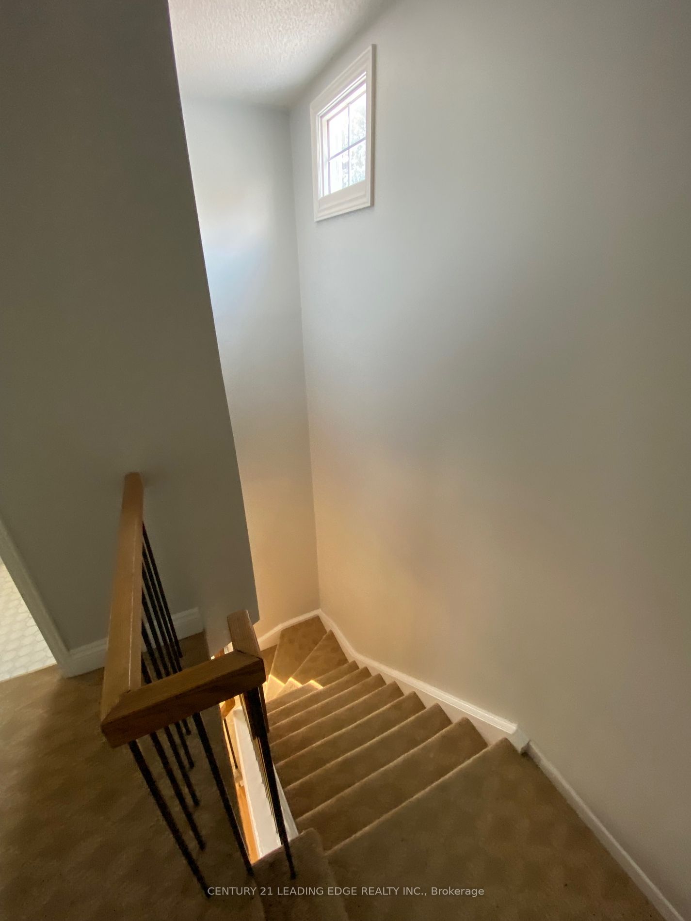 1233 Canborough Cres