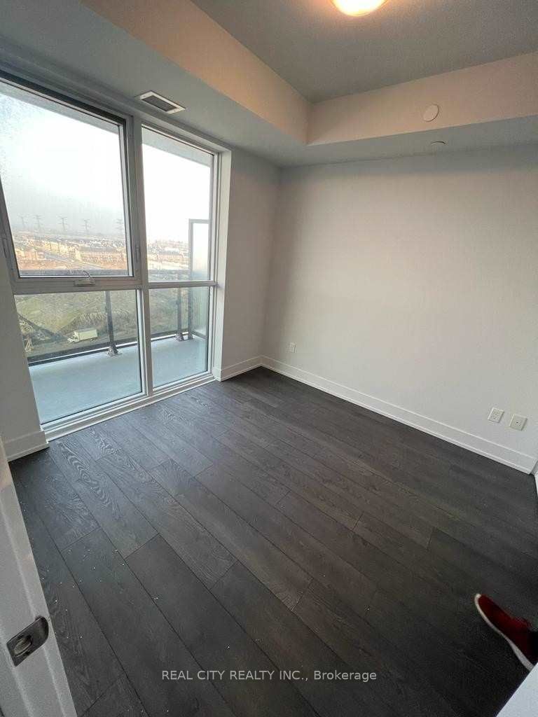 2550 Simcoe Street N, #1004