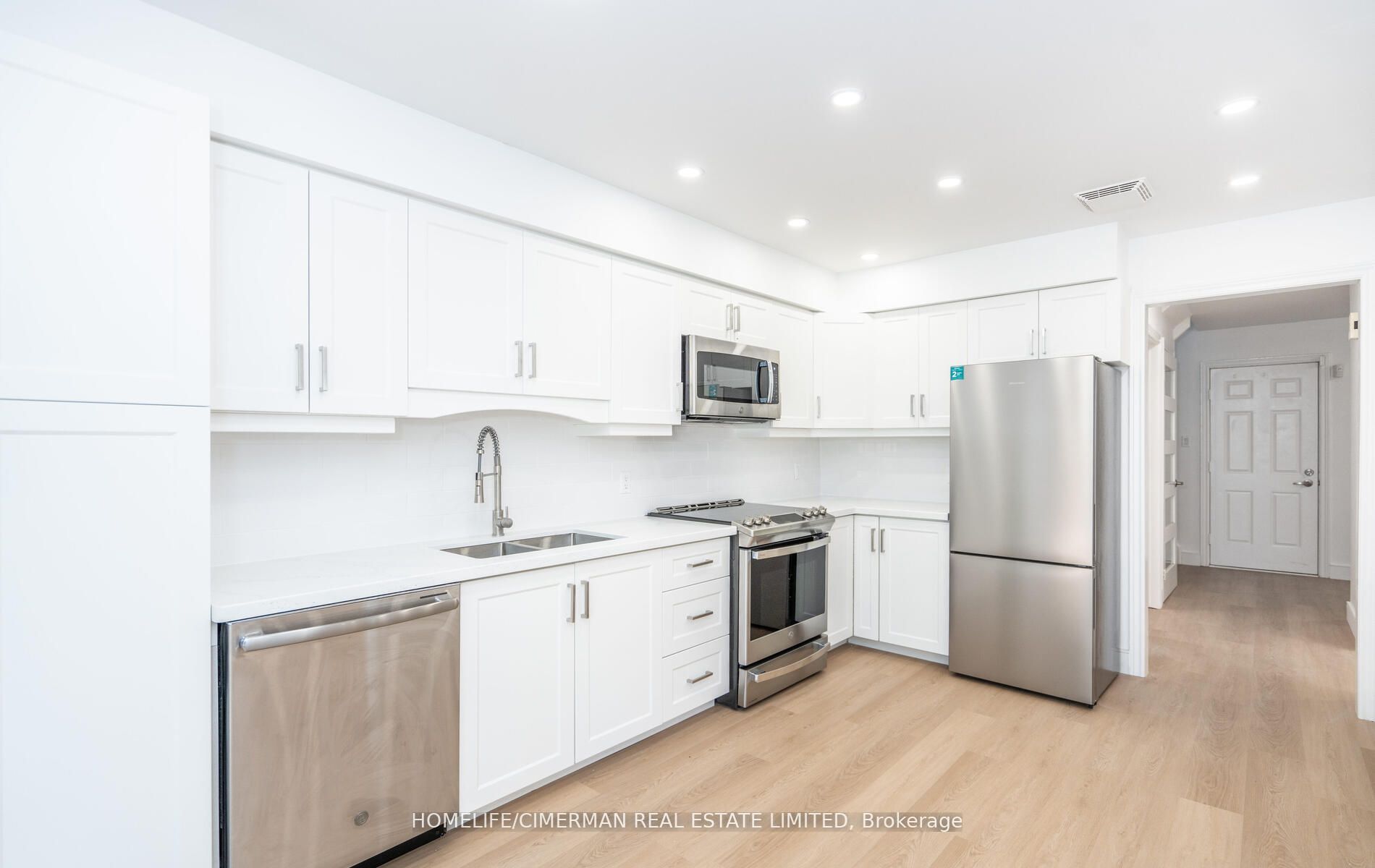 4 Brownstone Cres