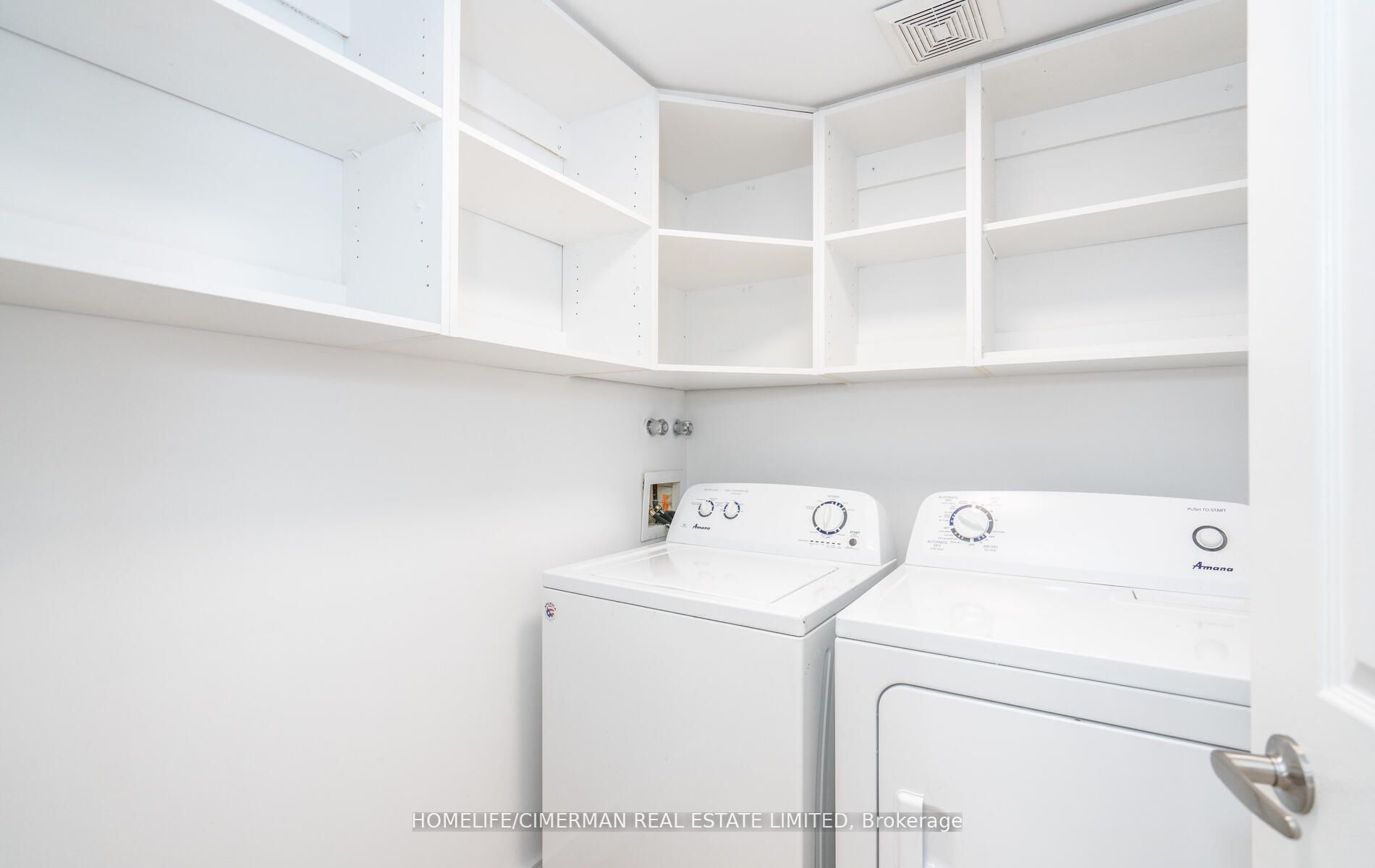 4 Brownstone Cres