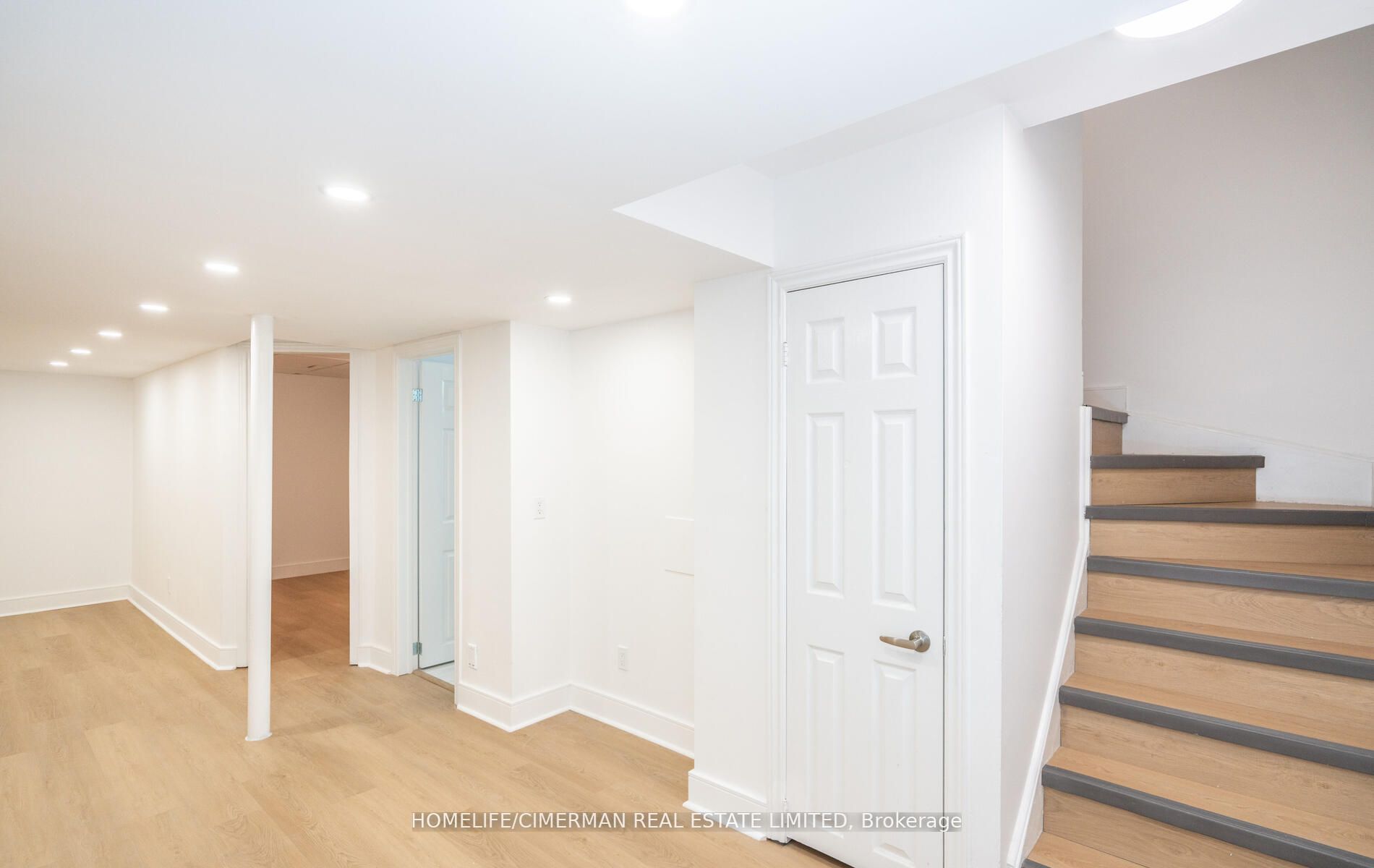 4 Brownstone Cres