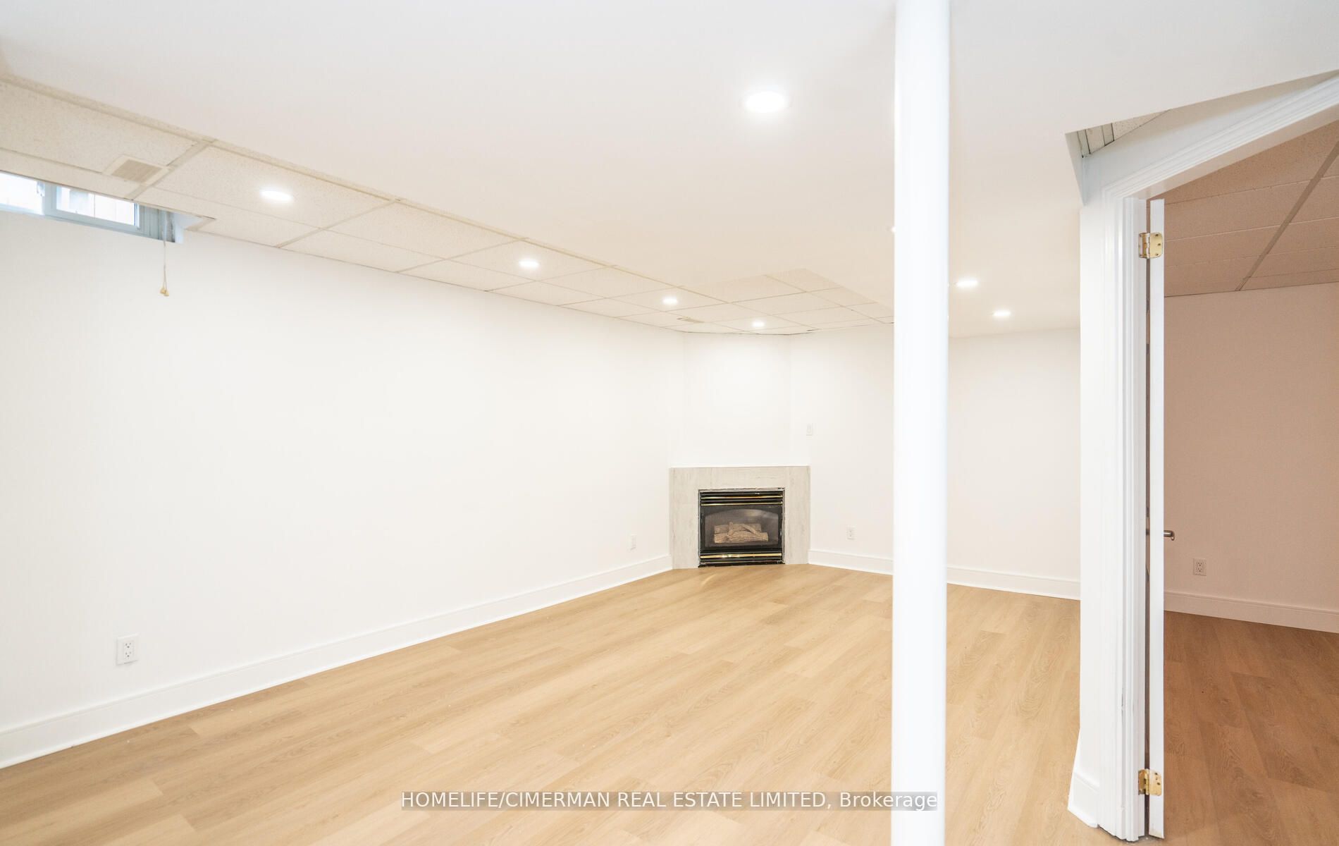 4 Brownstone Cres
