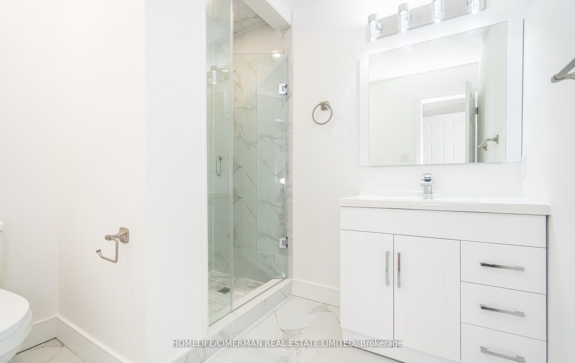 4 Brownstone Cres