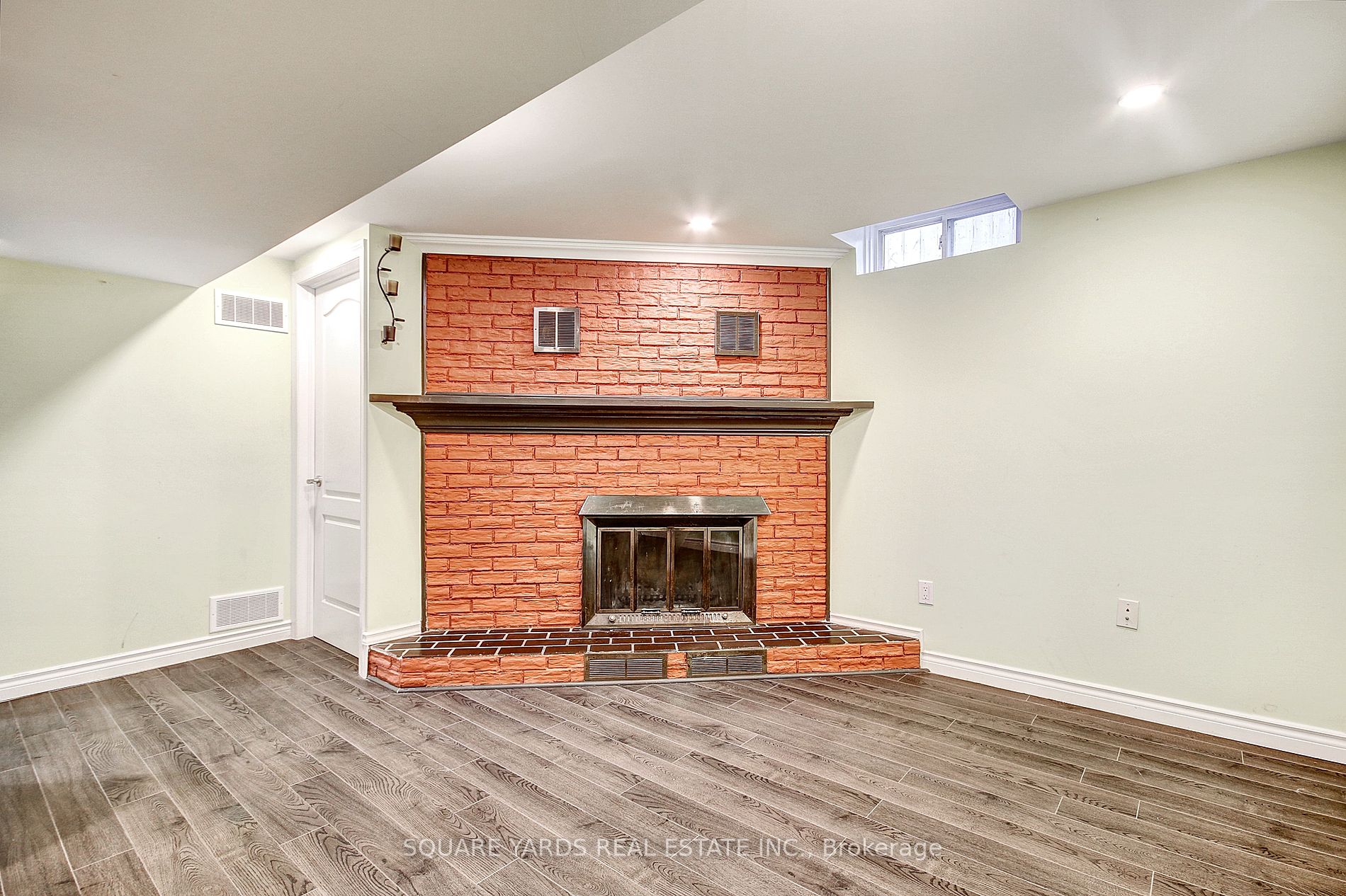 14 Agate Rd