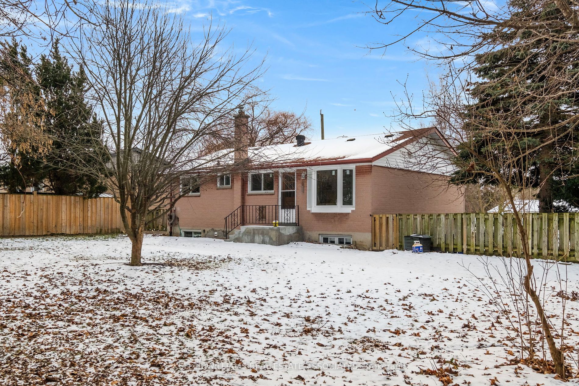916 Greenwood Cres