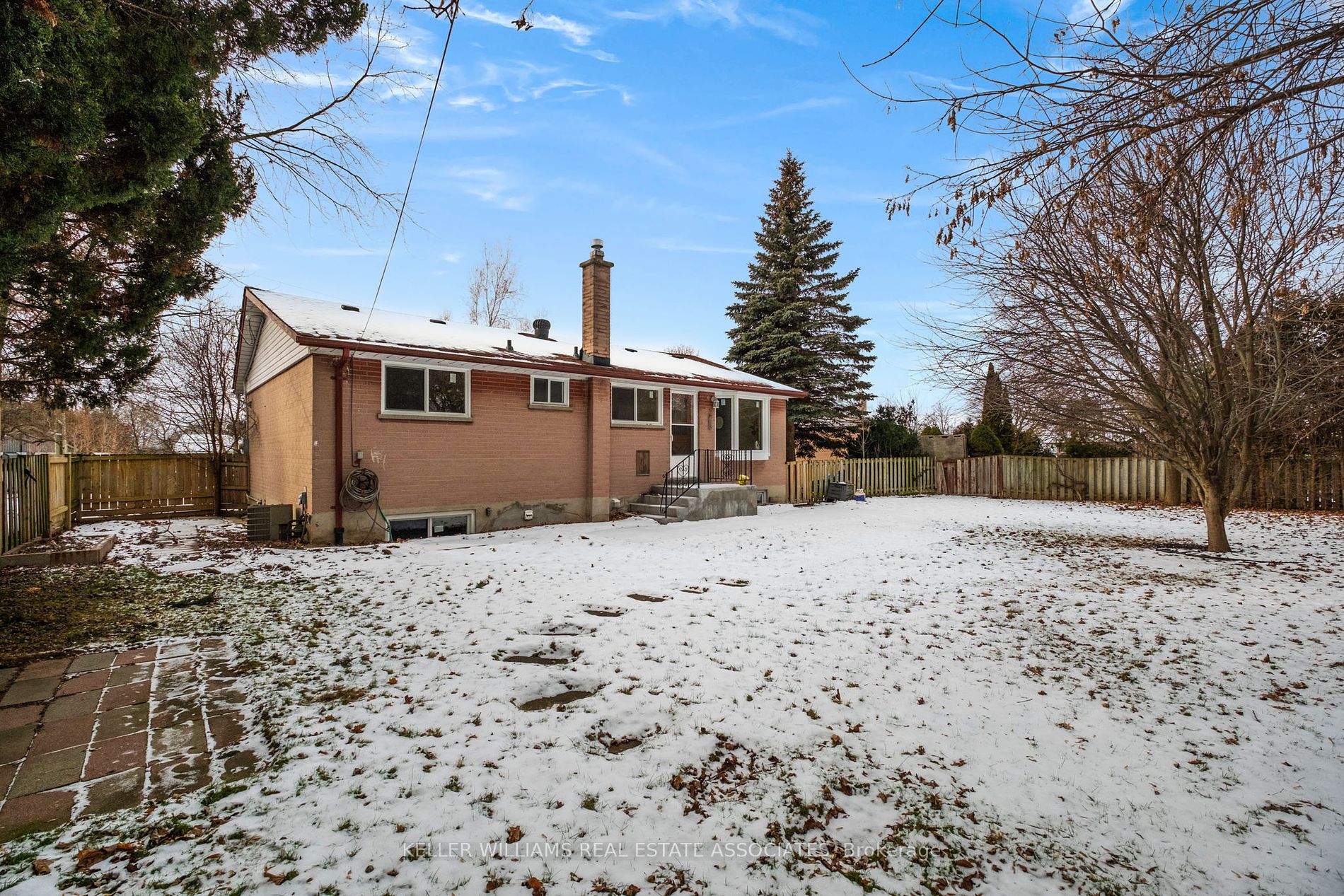 916 Greenwood Cres