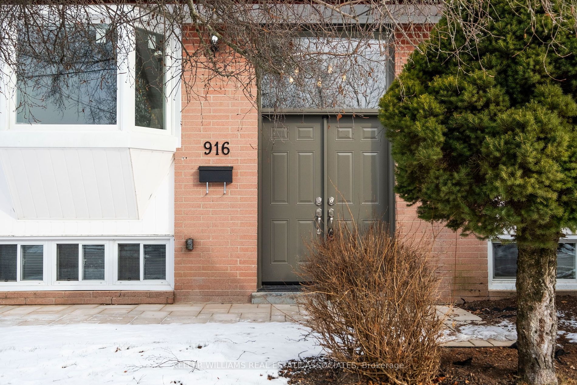916 Greenwood Cres