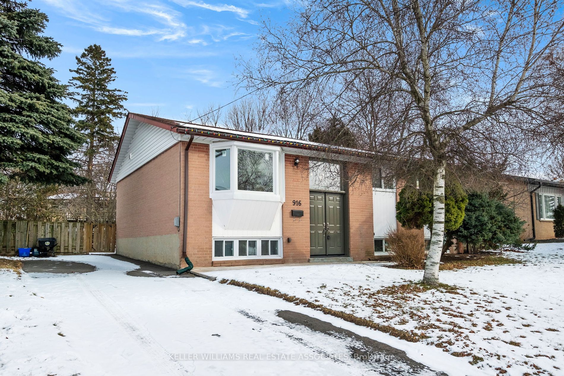 916 Greenwood Cres