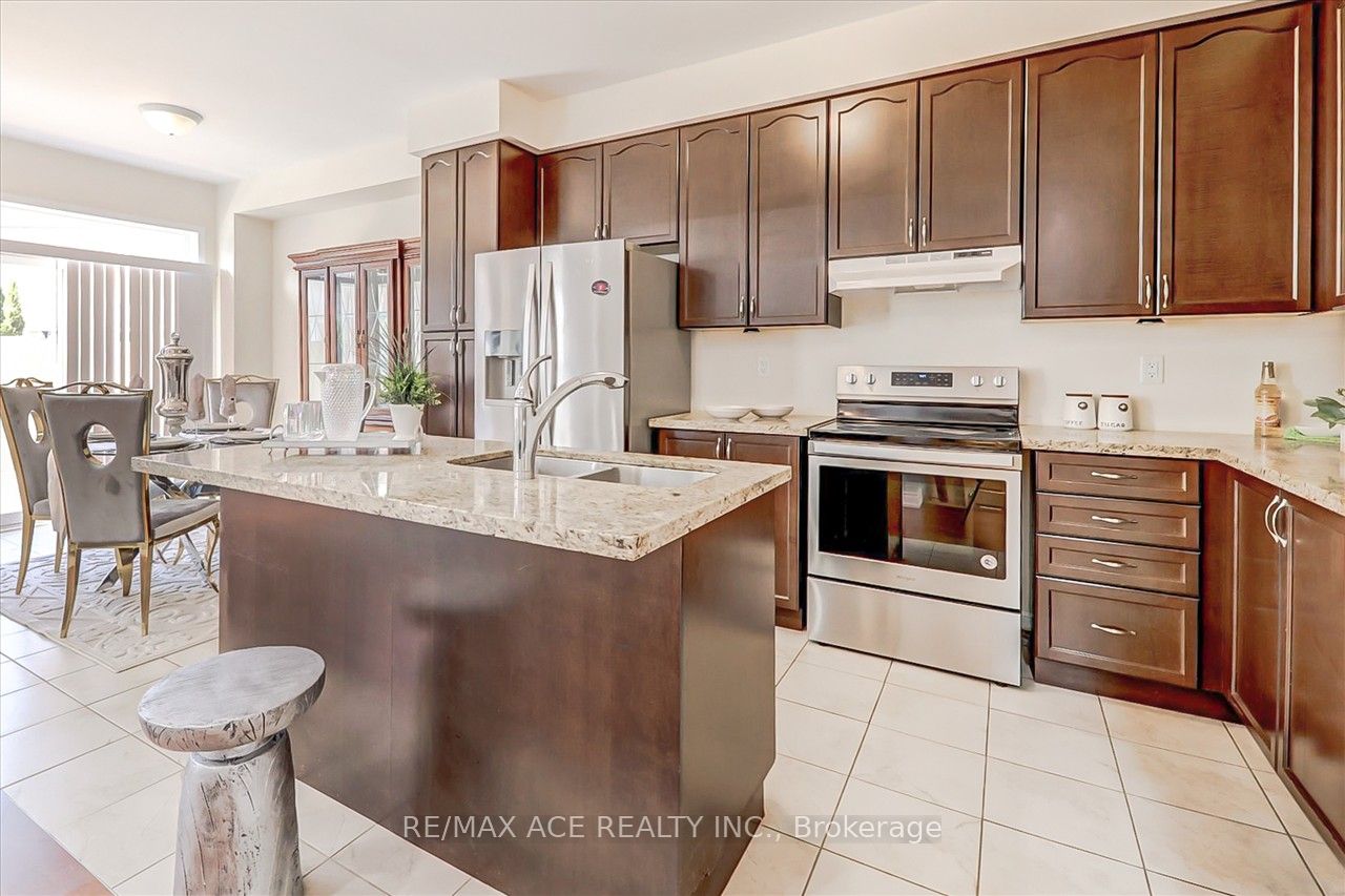 142 Hurst Dr